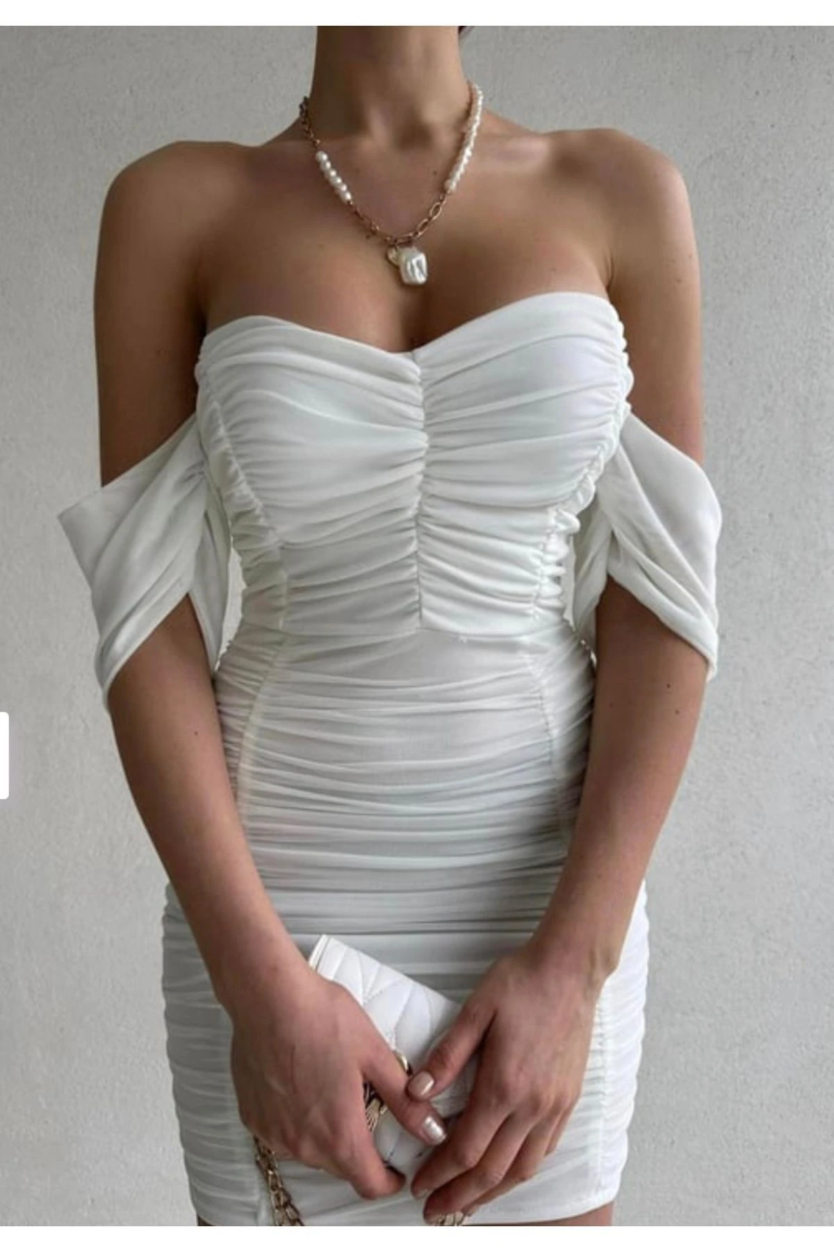 Beyaz Düşük Omuz Drapeli Mini Tül Elbise