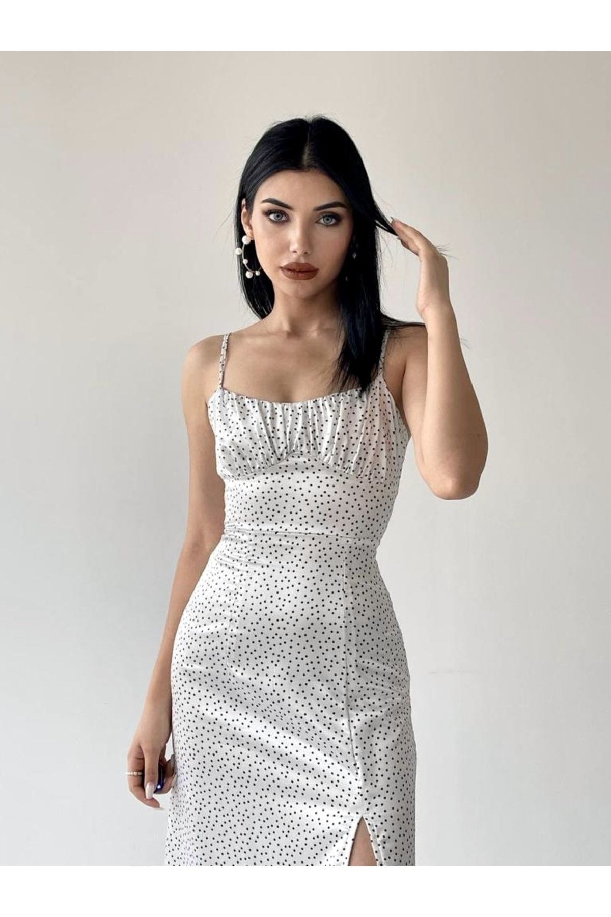 Beyaz Askılı Puantiyeli Saten Elbise