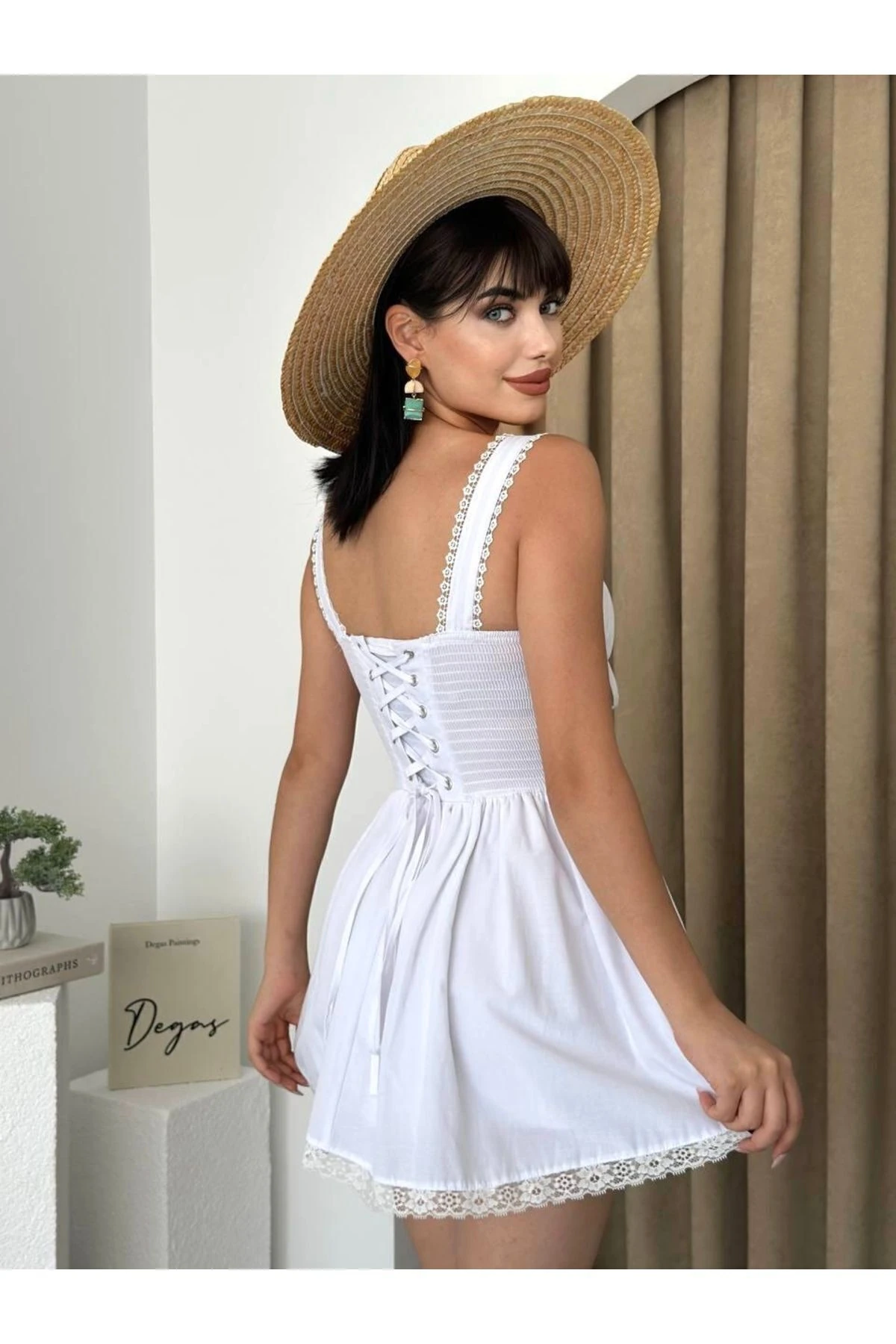 Beyaz Kalın Askılı Dantel Detaylı Korseli Astarlı Elbise