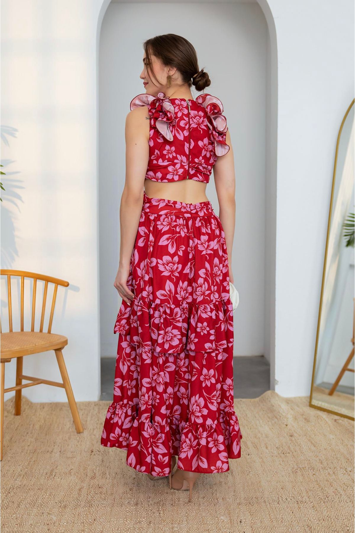 Bordo Bel Dekolteli Çiçek Desenli Kat Etekli Uzun Elbise