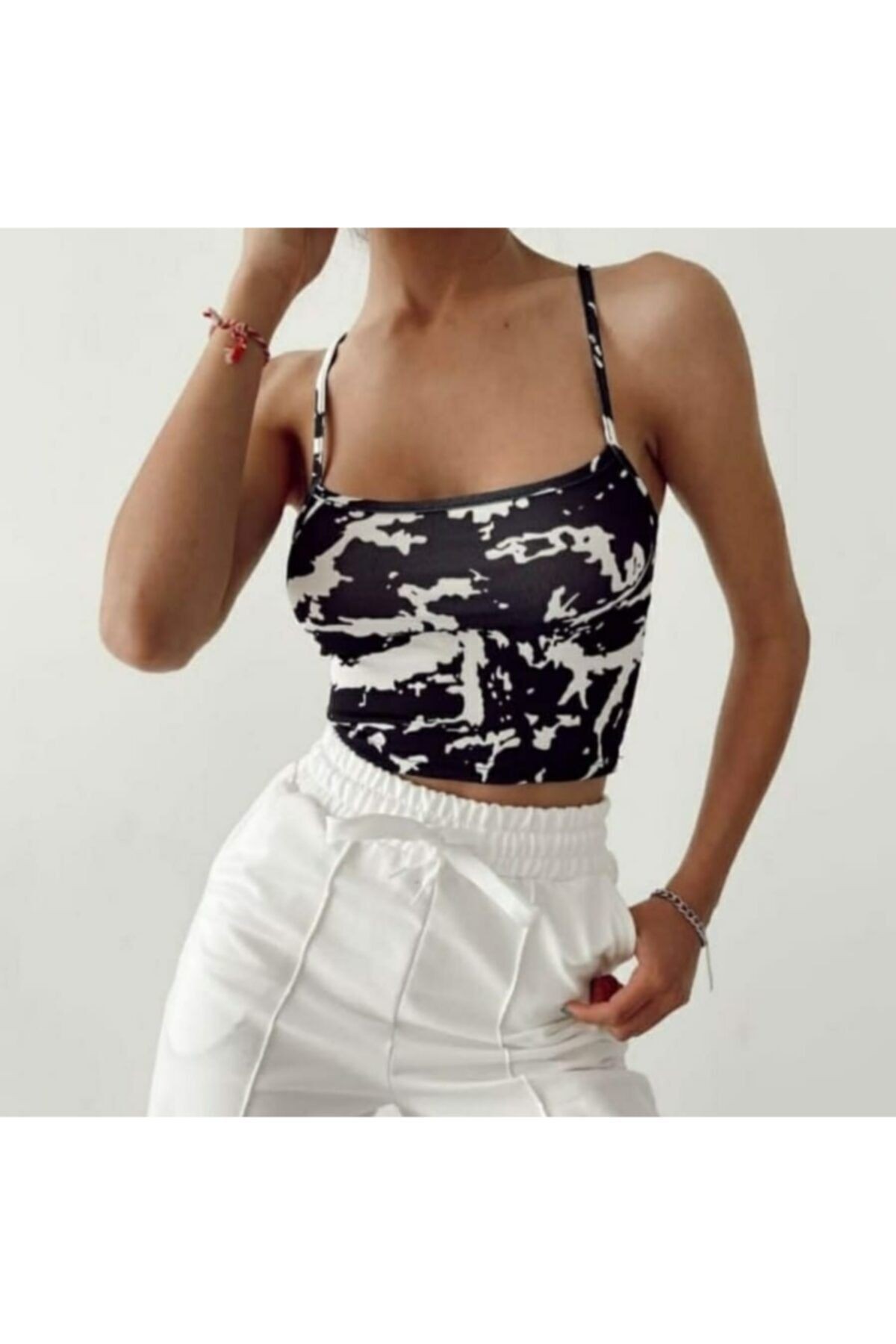 Siyah Batik Desenli Ip Askılı Crop Bluz