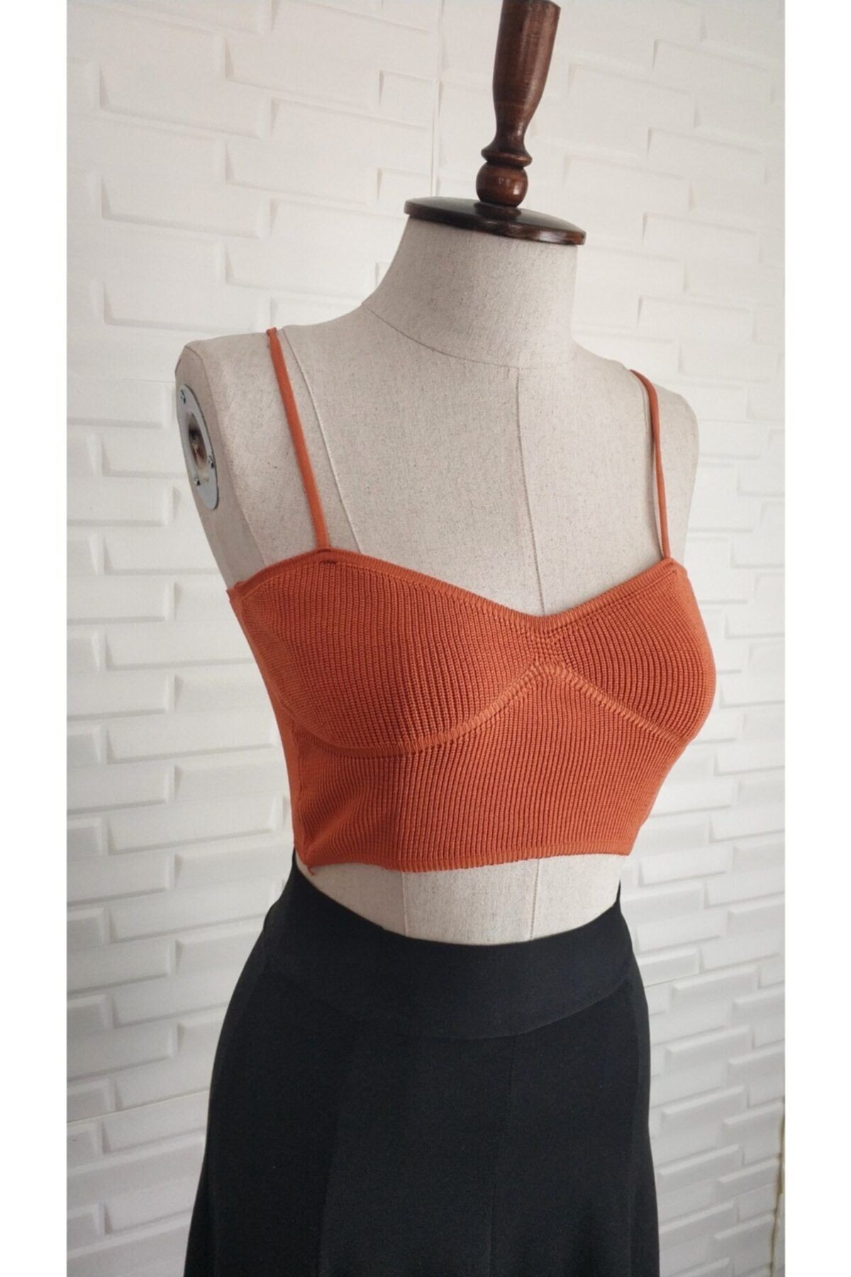 Ip Askılı Tarçın Rengi Triko Crop Bluz