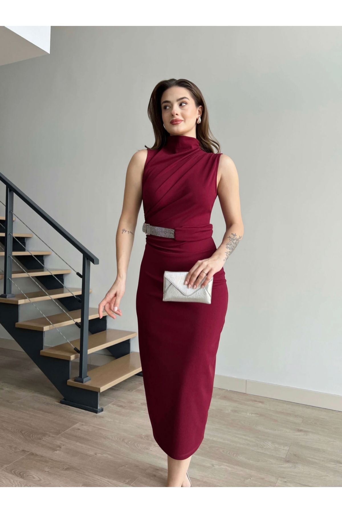 Bordo Taşlı Kemerli Sıfır Kol Midi Elbise