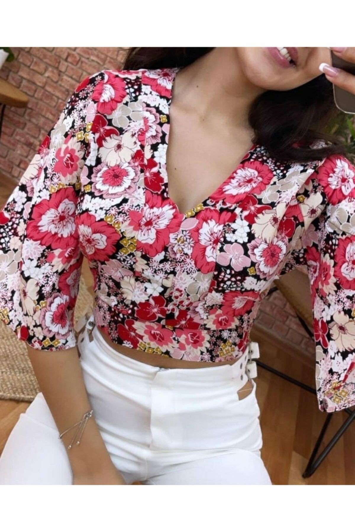 Çiçek Desenli Sırt Dekolteli Crop Bluz