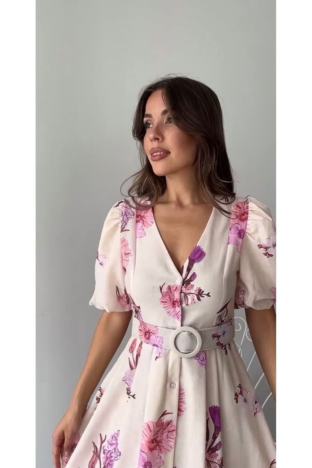 Ekru Çiçek Desenli Kemerli Midi Elbise