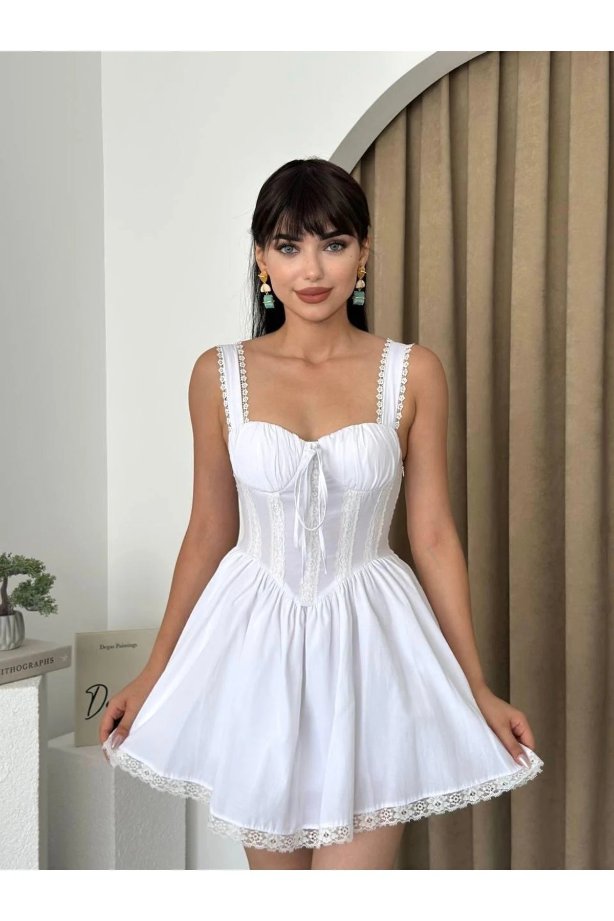 Beyaz Kalın Askılı Dantel Detaylı Korseli Astarlı Elbise