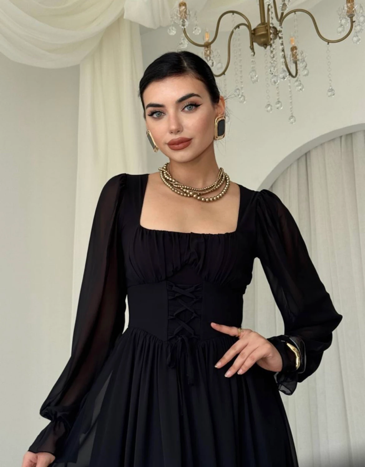 Siyah Şifon Kare Yaka Bağcıklı Uzun Elbise