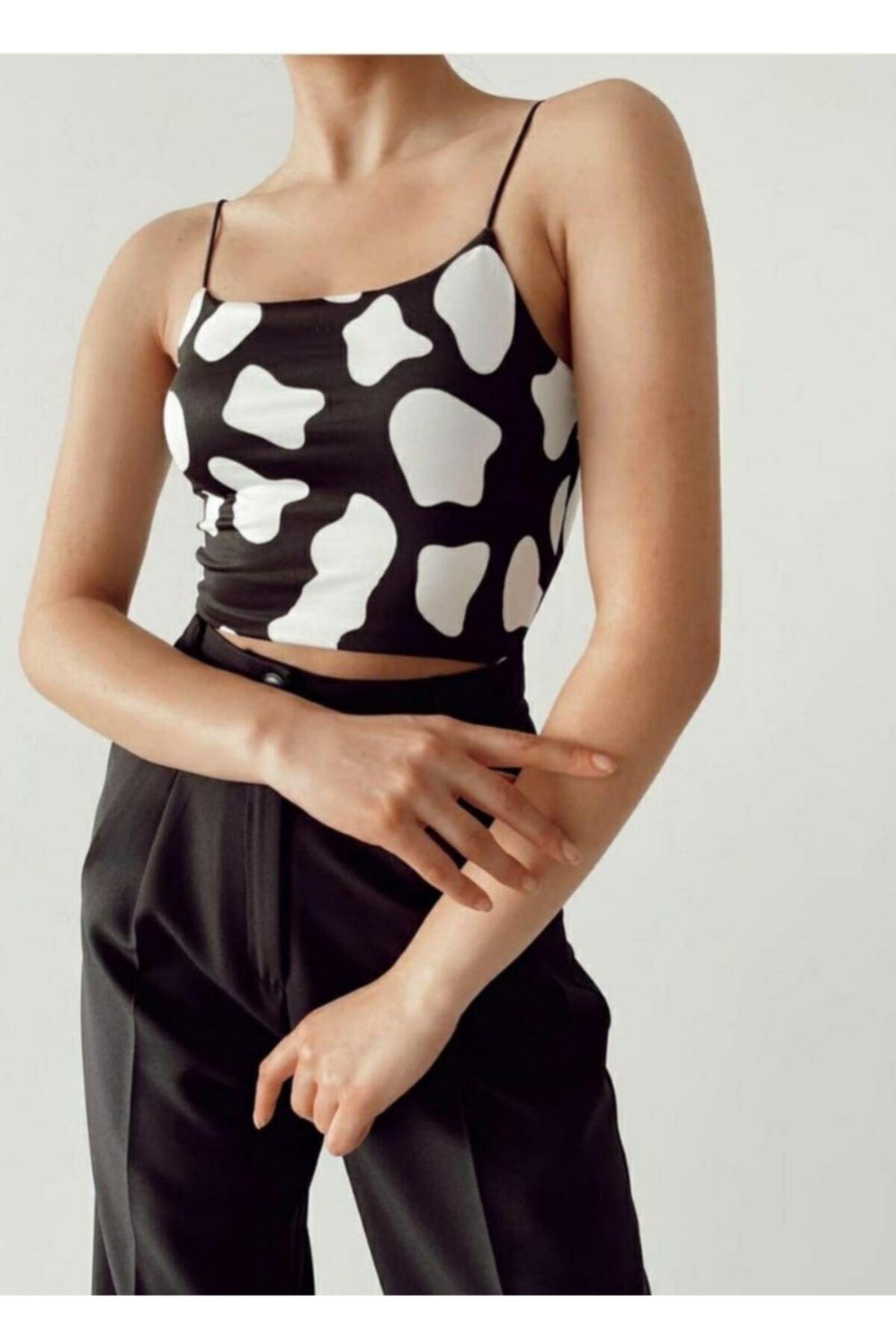 Siyah Beyaz Ip Askılı Crop Bluz