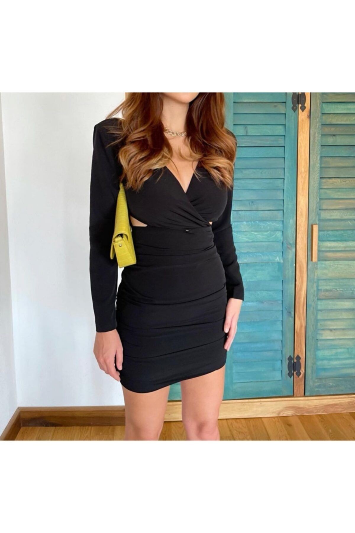 Siyah Dekolte Detaylı Mini Elbise