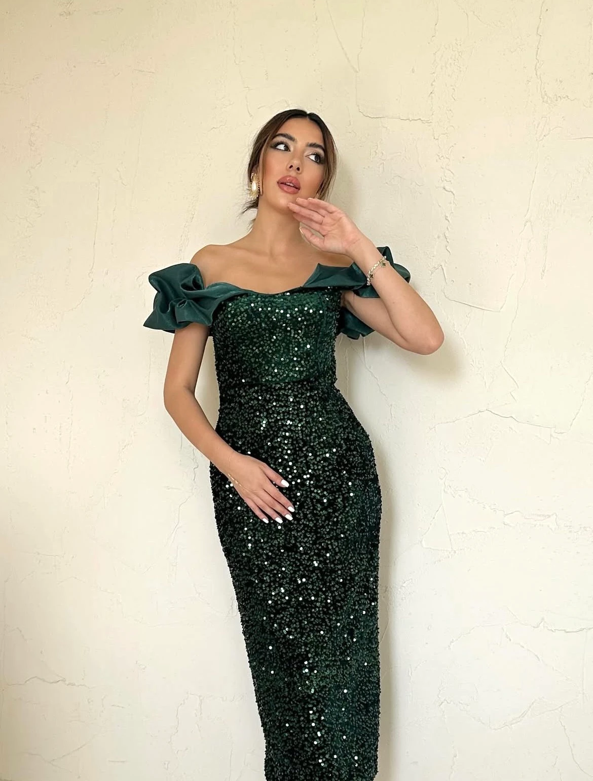 Zümrüt Yeşili Payetli Düşük Omuz Midi Elbise
