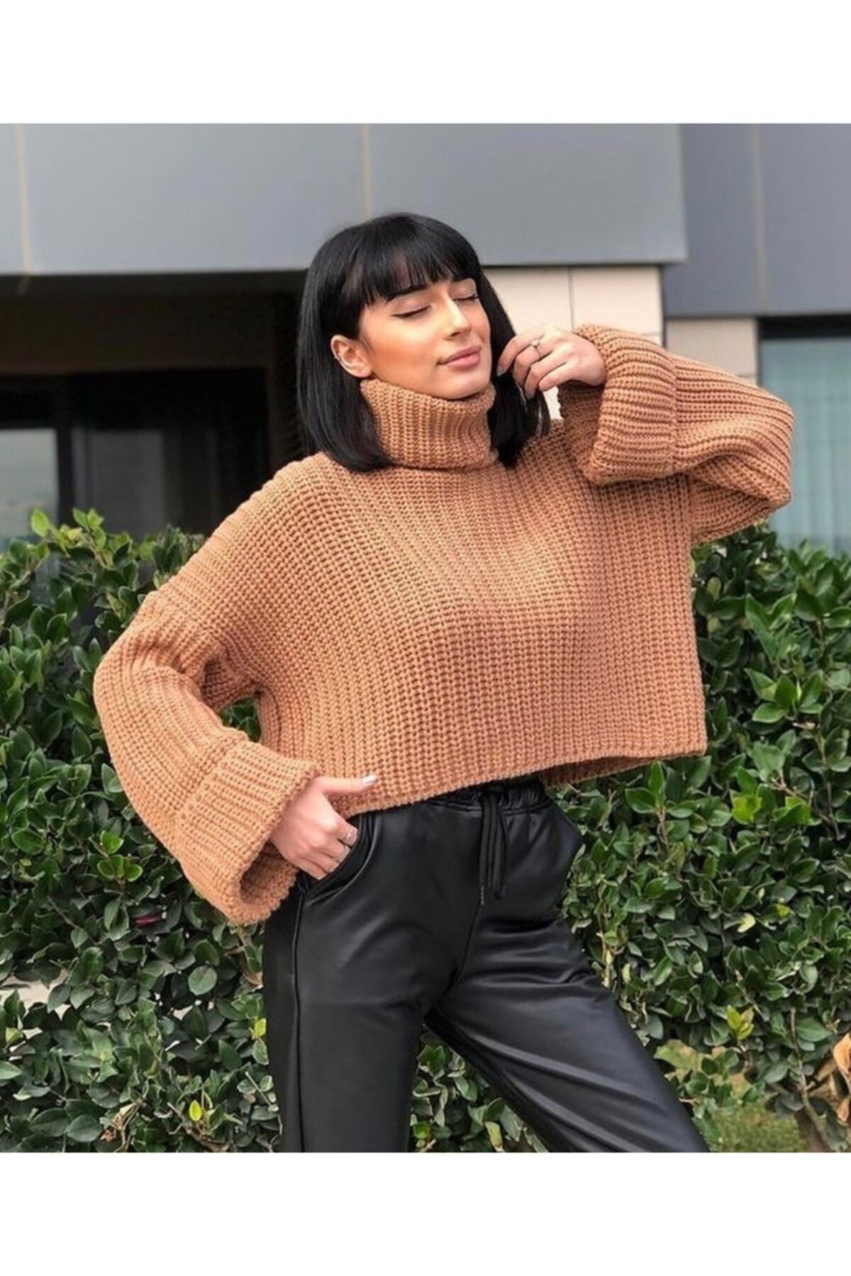 Boğazlı Taba Rengi Crop Triko Kazak