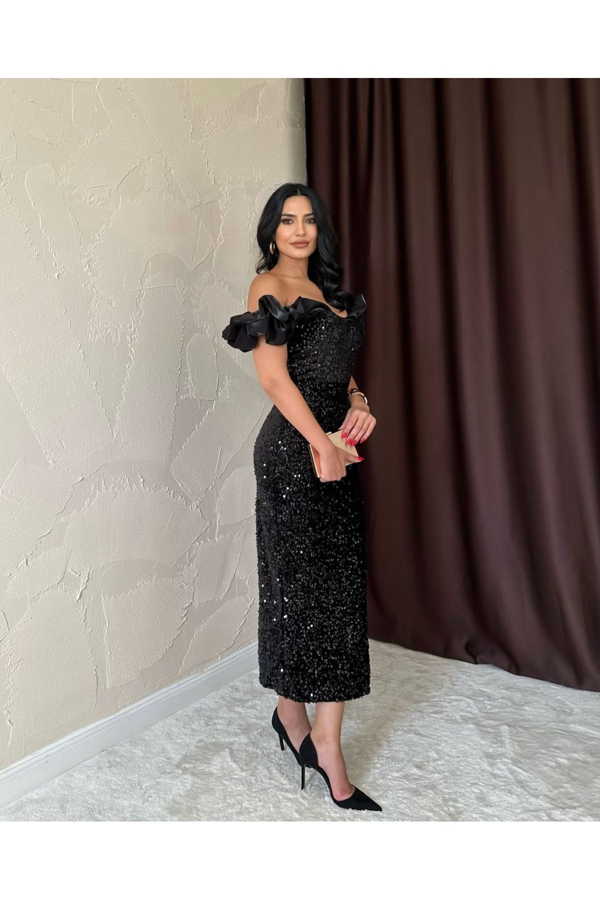 Siyah Düşük Omuz Pul Payetli Uzun Elbise