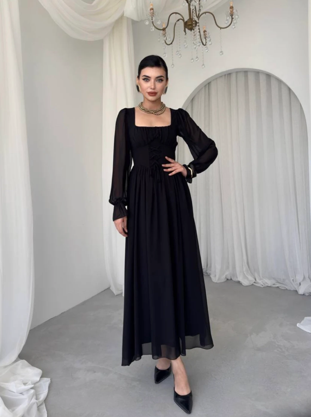 Siyah Şifon Kare Yaka Bağcıklı Uzun Elbise
