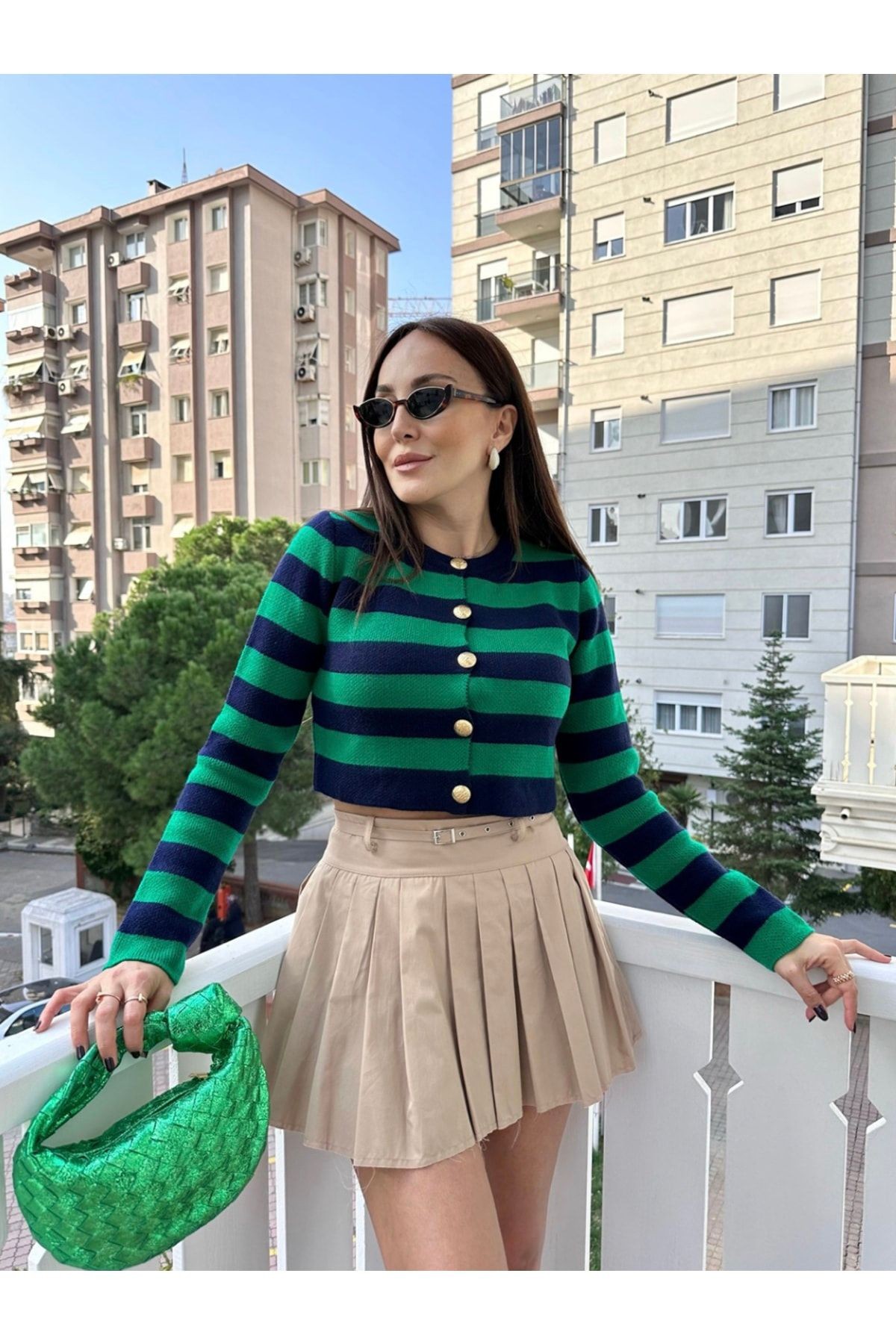Yeşil Şeritli Gold Düğmeli Crop Hırka