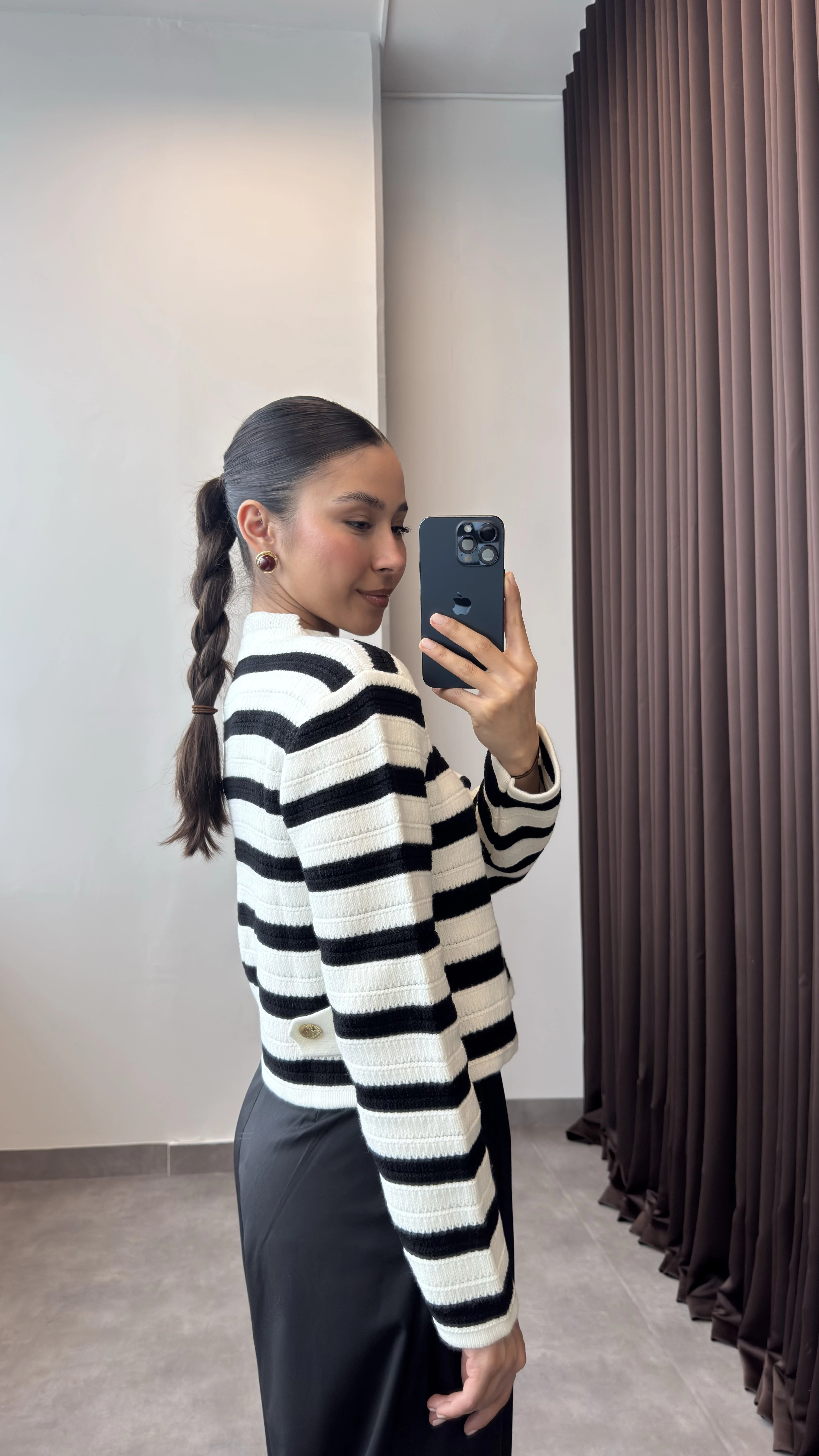 Çizgili Gold Düğme Detaylı Kadın Beyaz Hırka