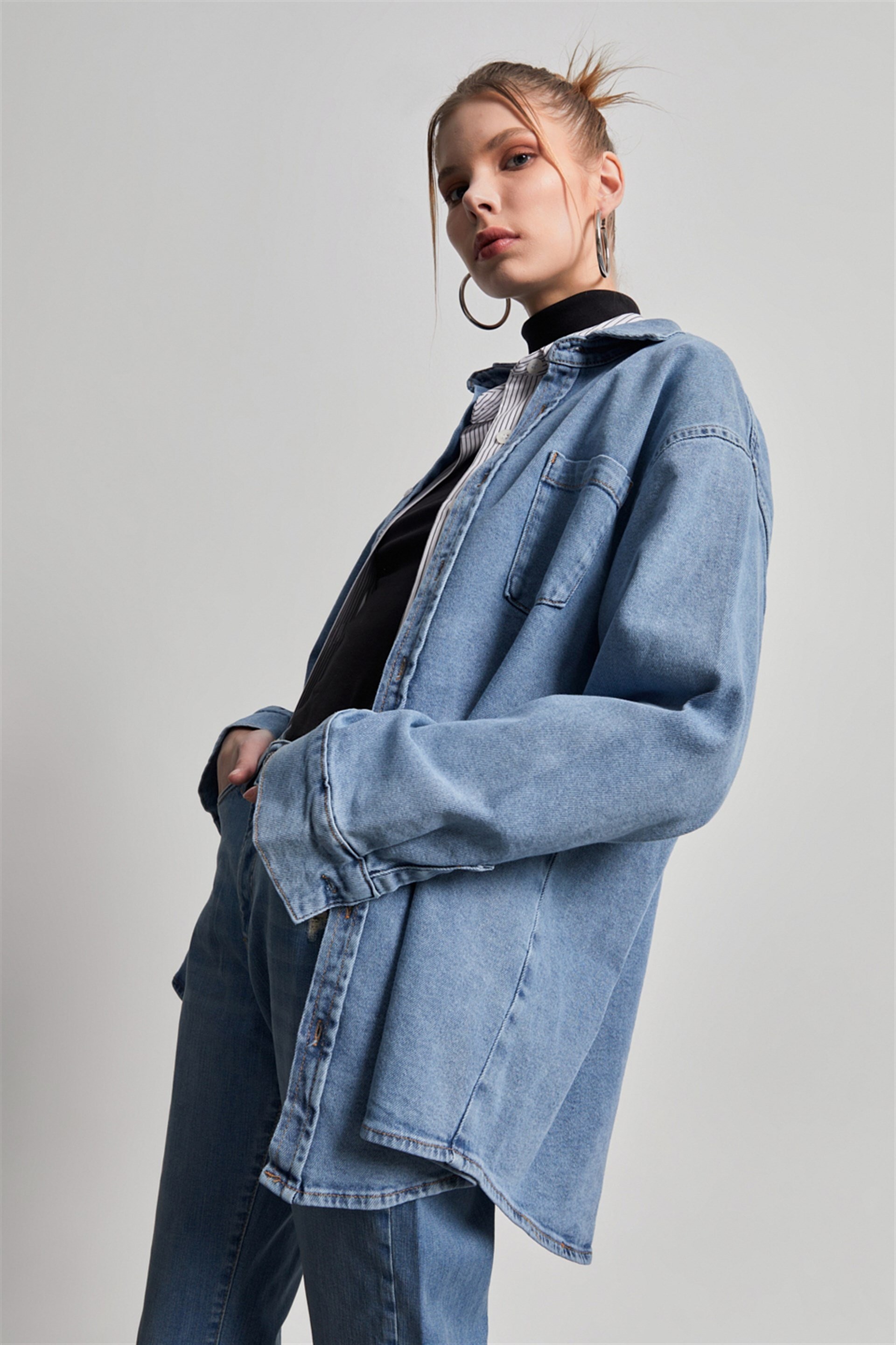Kadın Mavi Oversize Uzun Kol Denim Gömlek