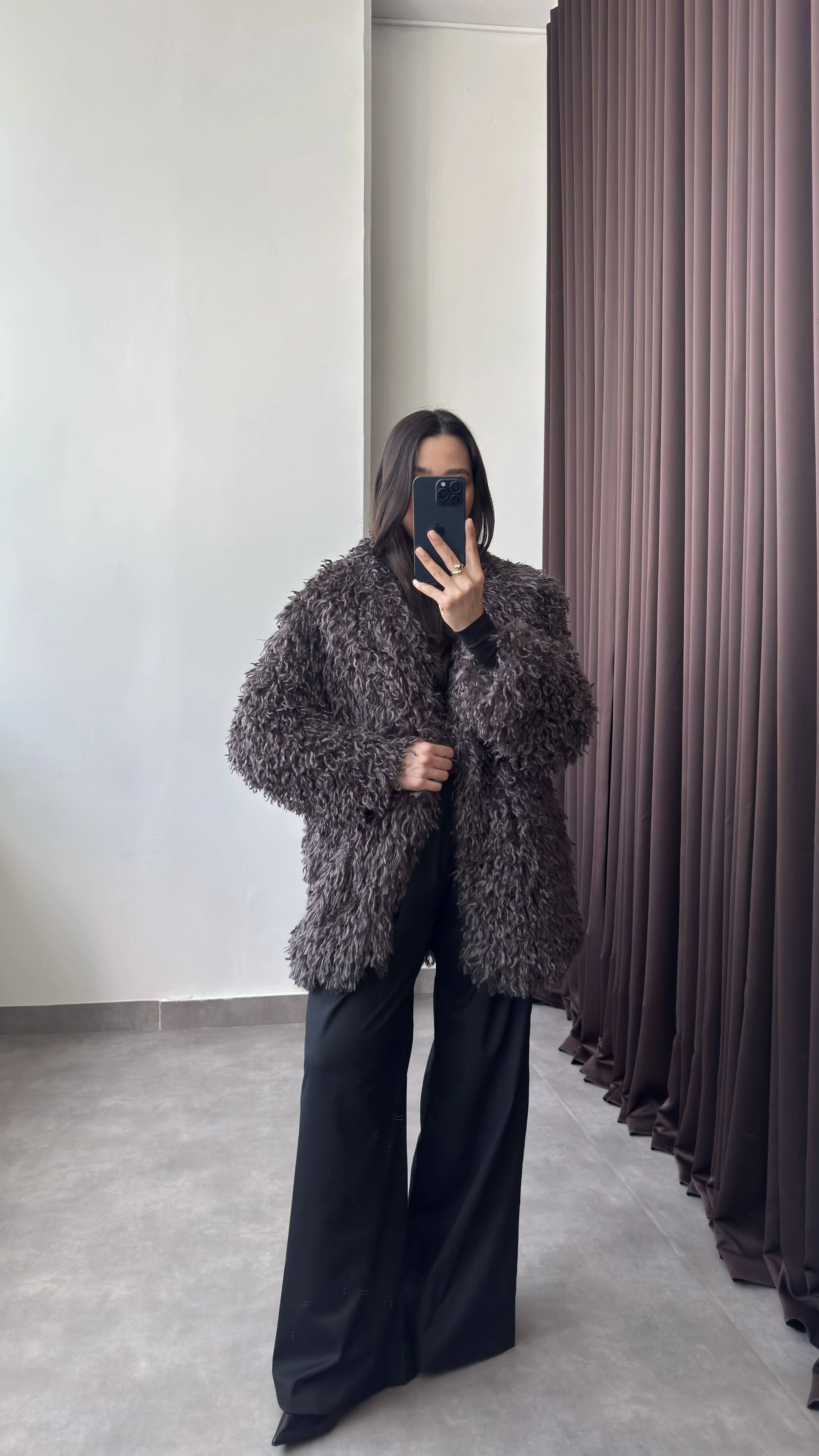 Kıvırcık Tüylü Uzun Acı Kahve Kadın Kürk