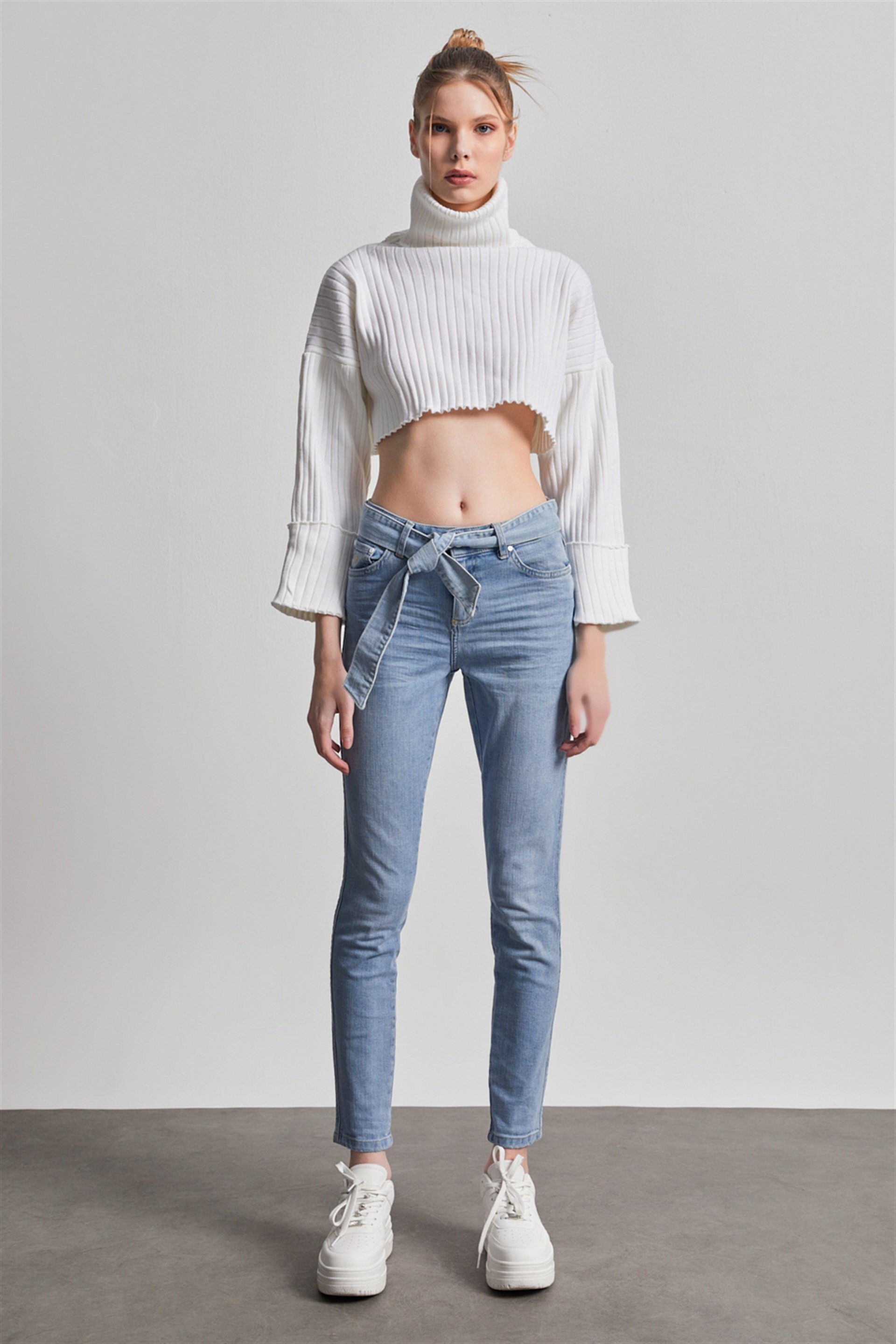 Kadın Buz Mavi Orta Bel Beli Kemerli Skinny Jean