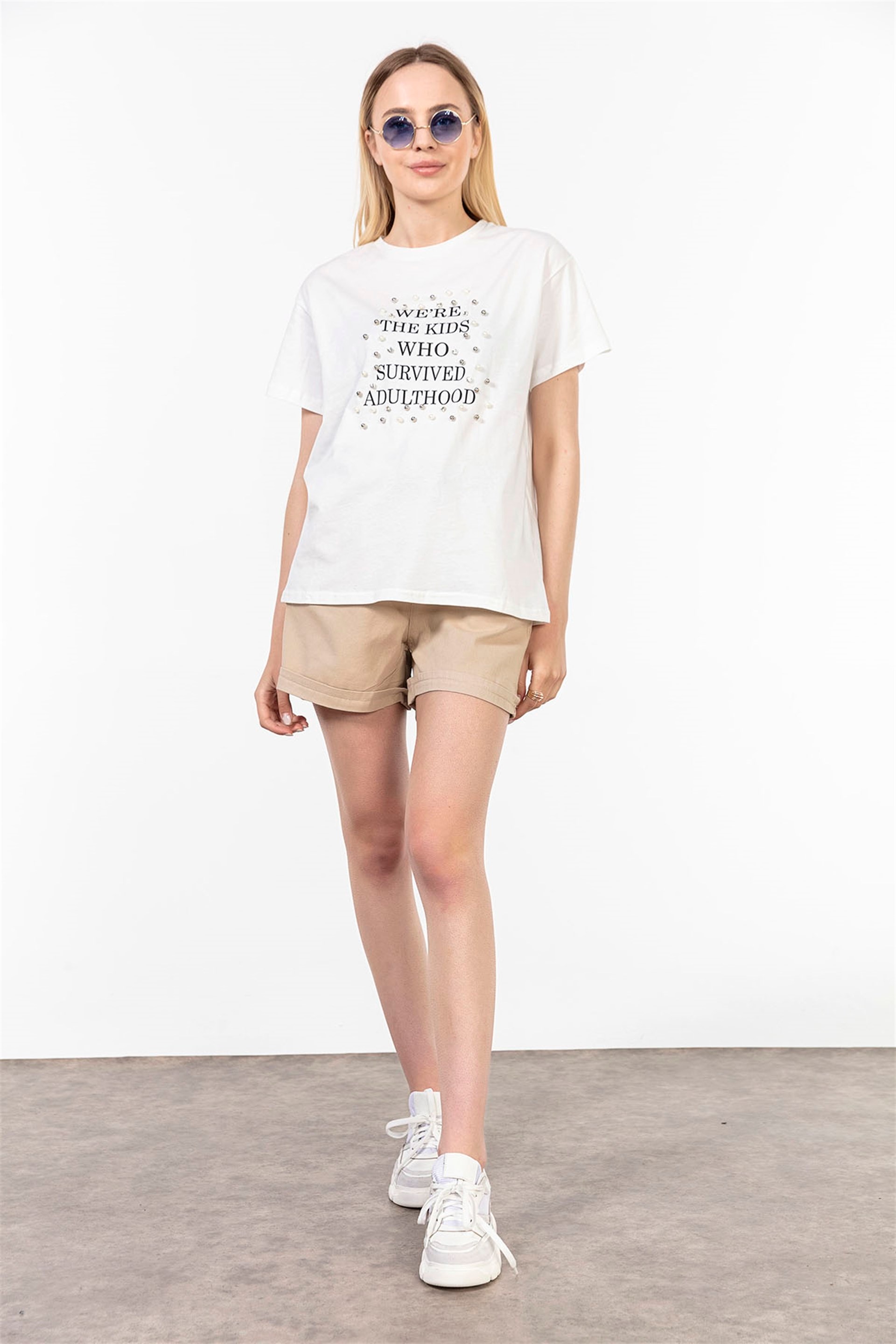 Önü Baskılı Taşlı Beyaz T-shirt