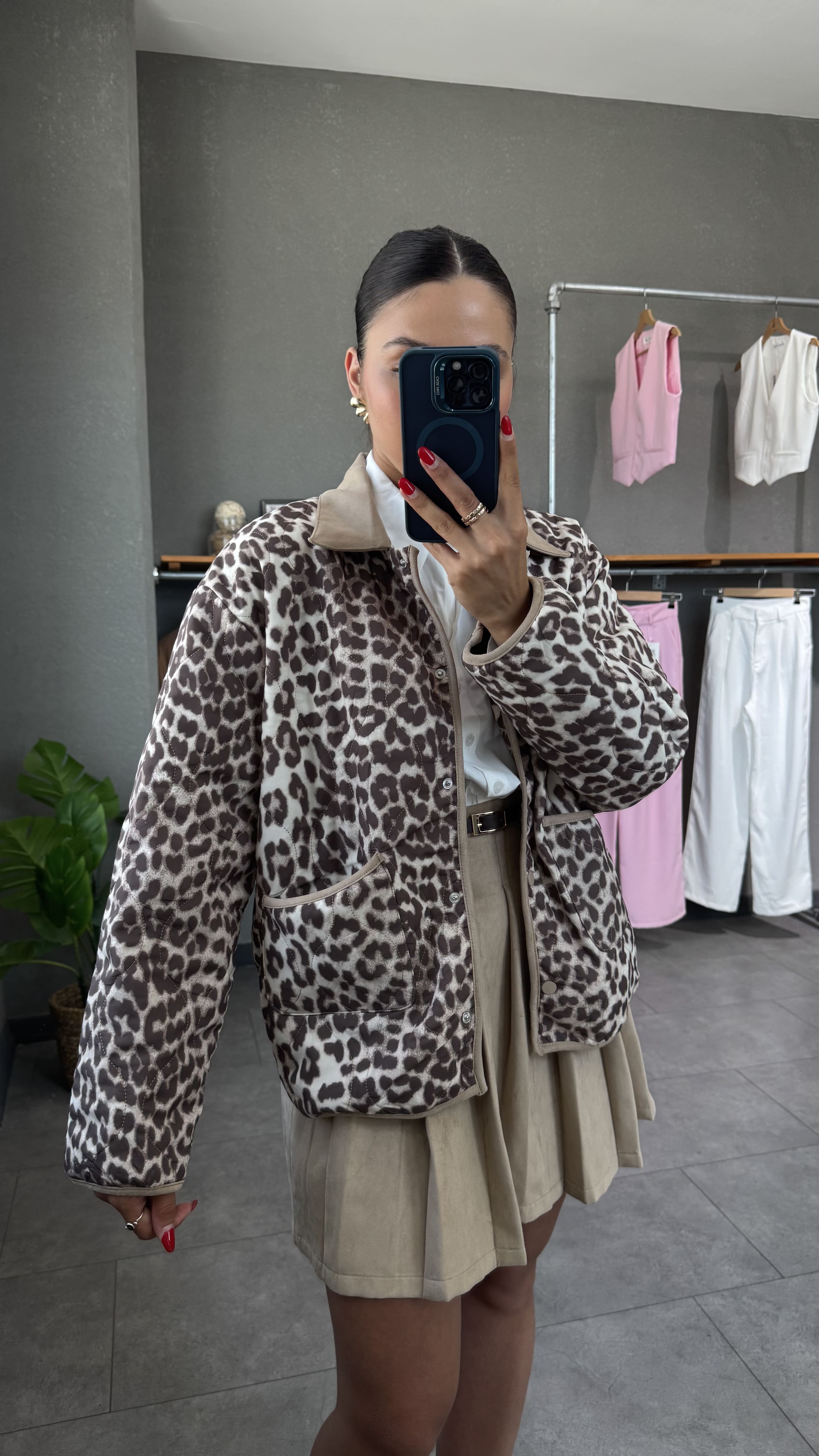 Leopar Desenli Süet Yaka Kapitone Ceket
