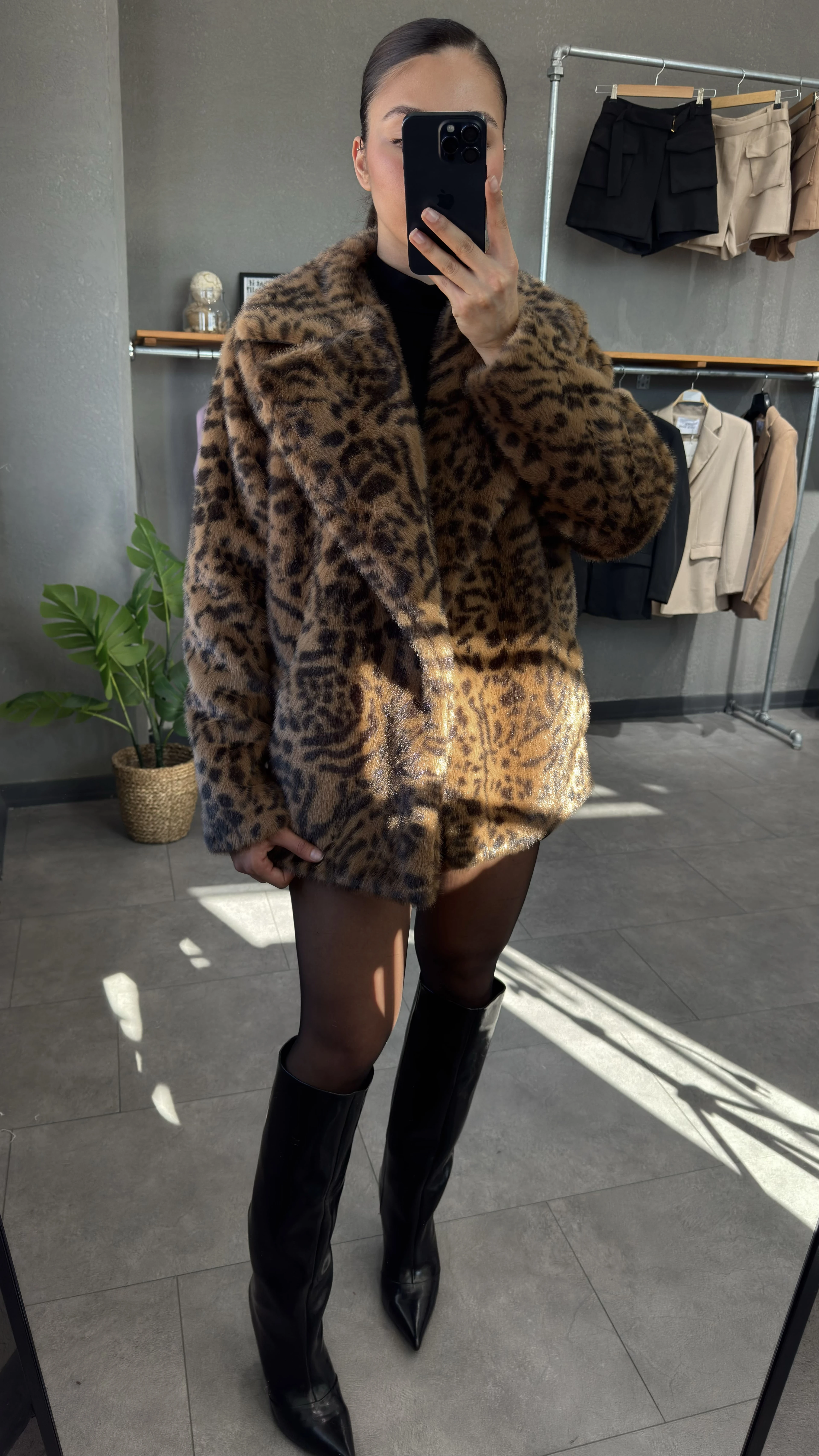 Kruvaze Yaka Leopar Desenli Kürk