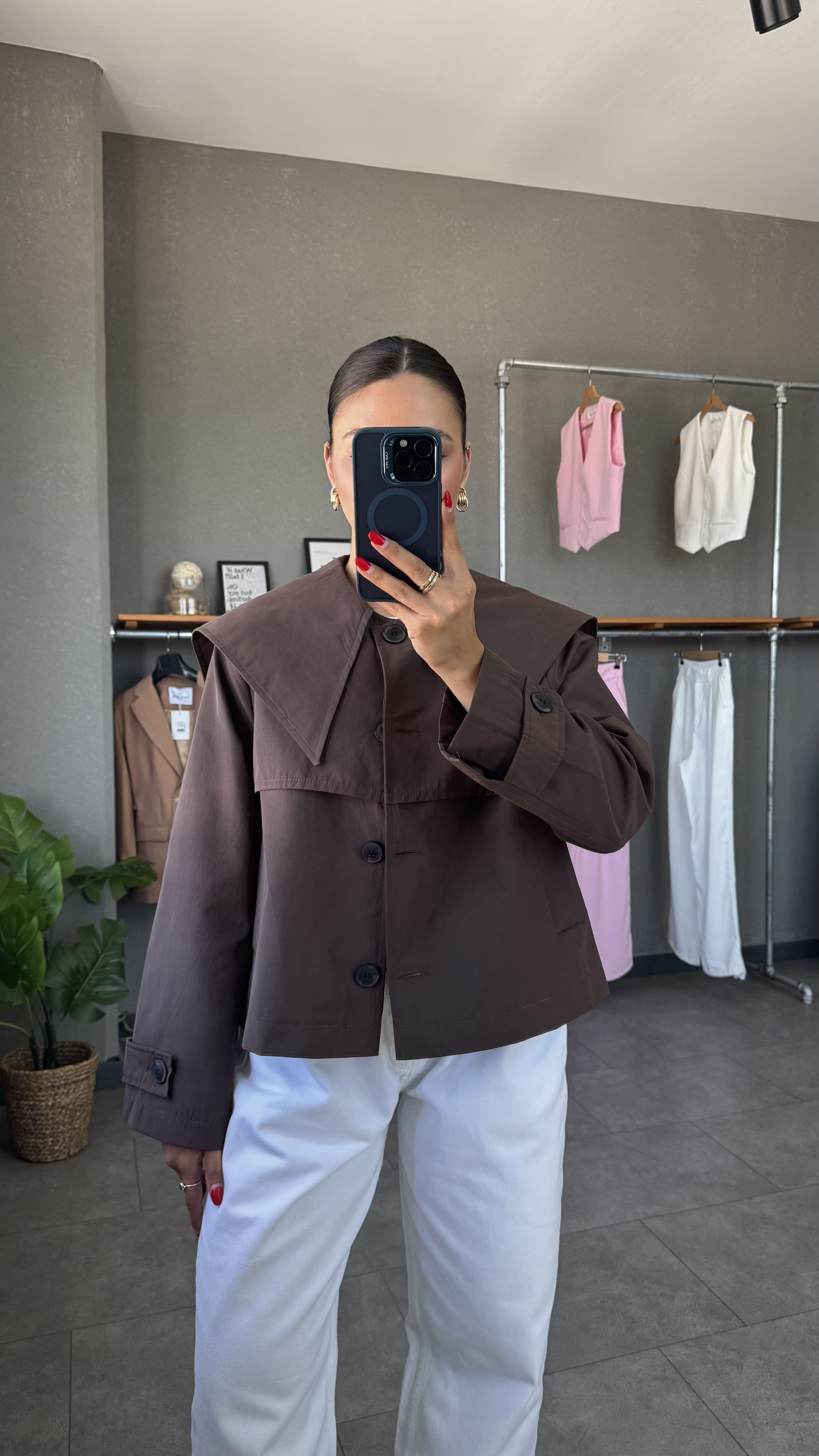 Geniş Yakalı Crop Trençkot