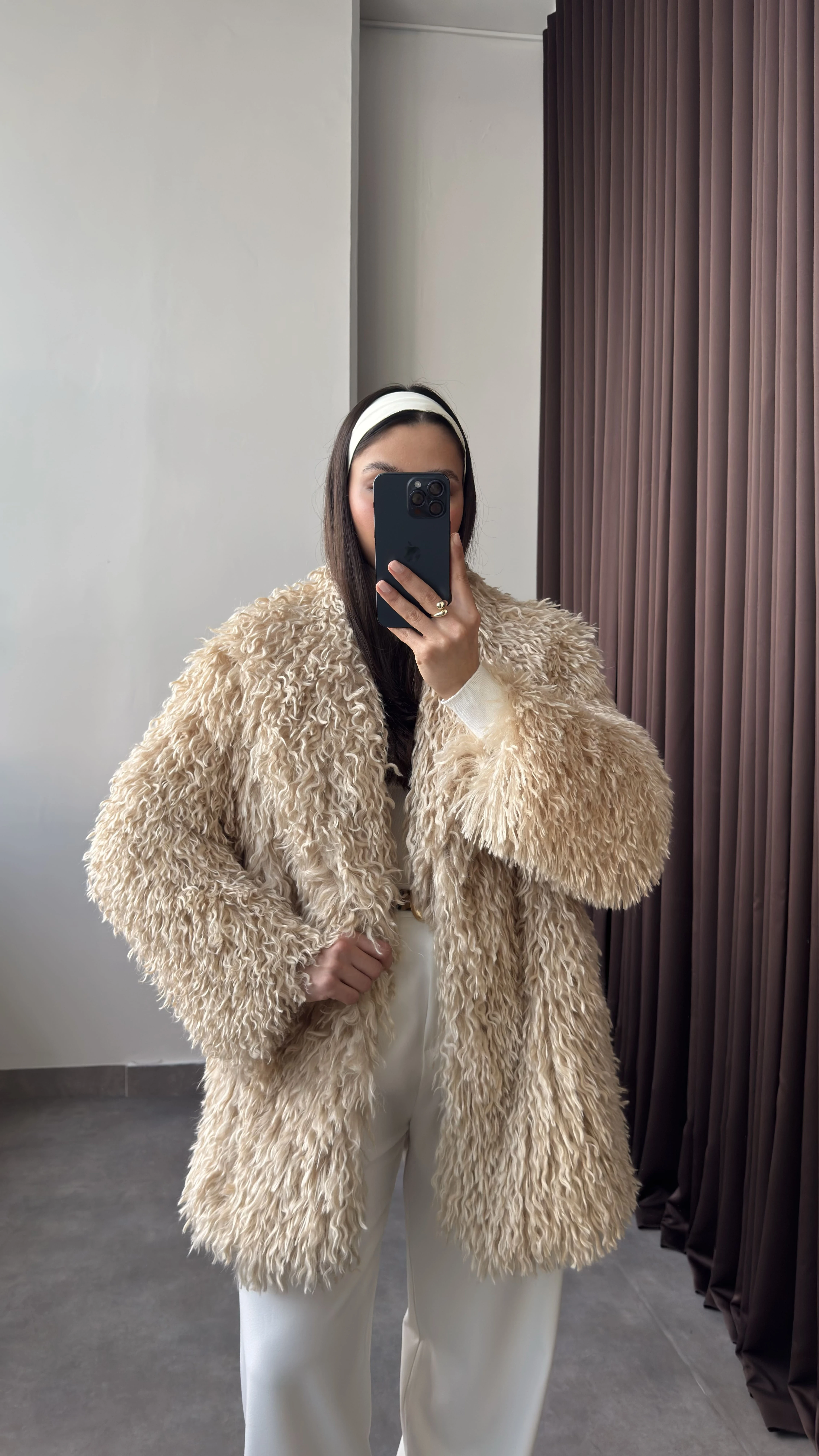 Kıvırcık Tüylü Uzun Bej Kadın Kürk