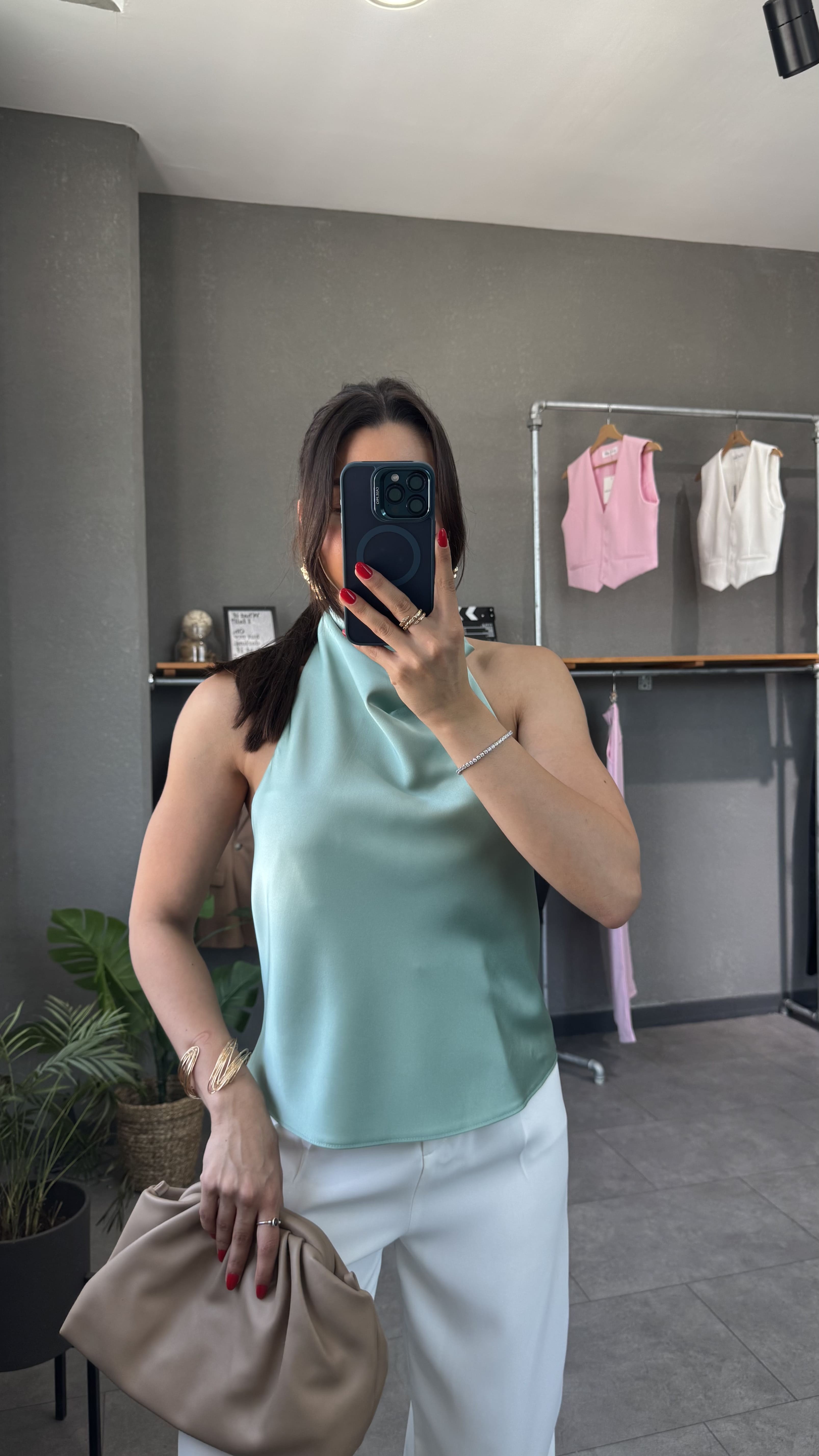 Halter Yaka Sırt Dekolteli Saten Bluz - Yeşil