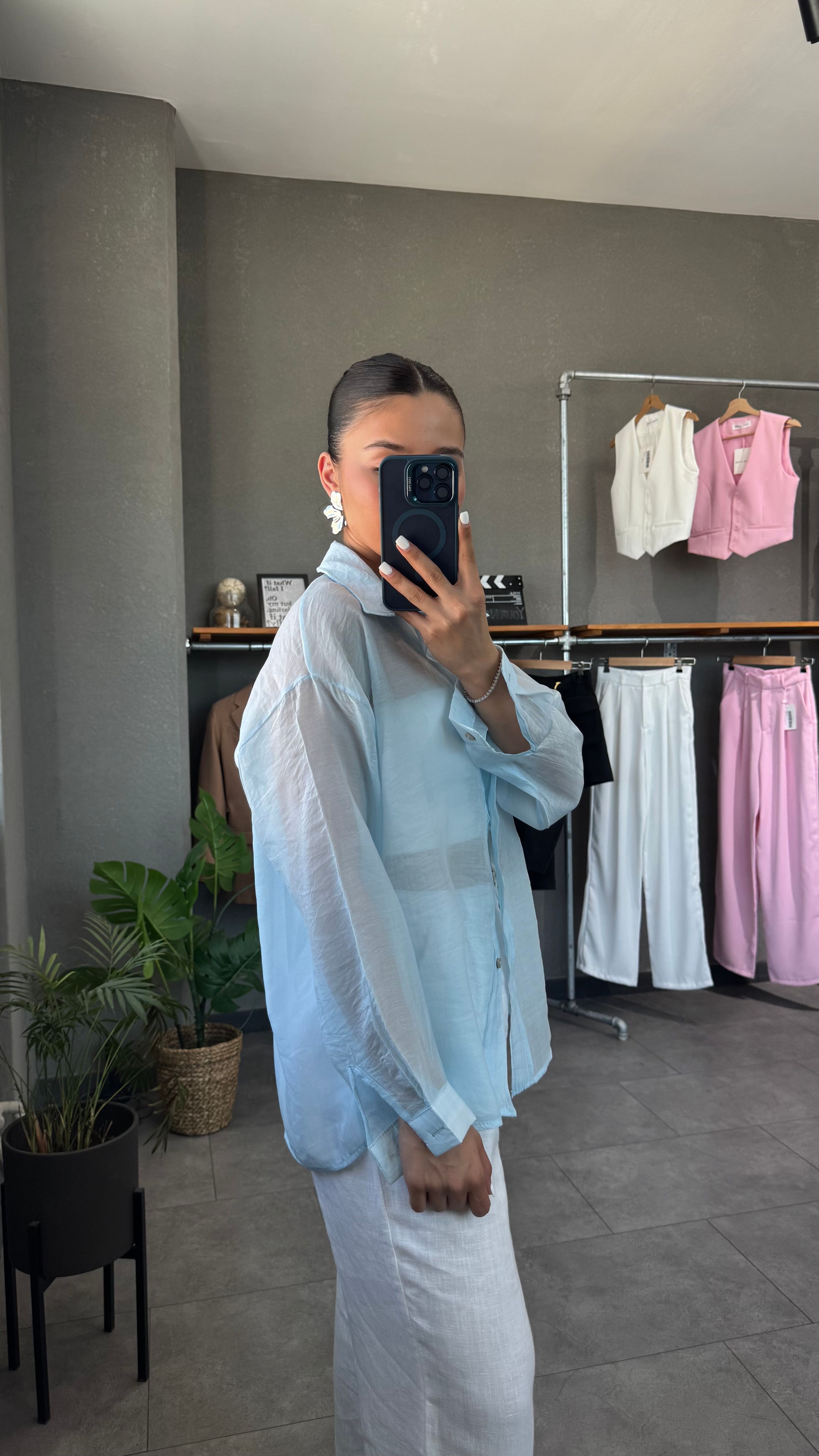 Oversize İpeksi Transparan Gömlek