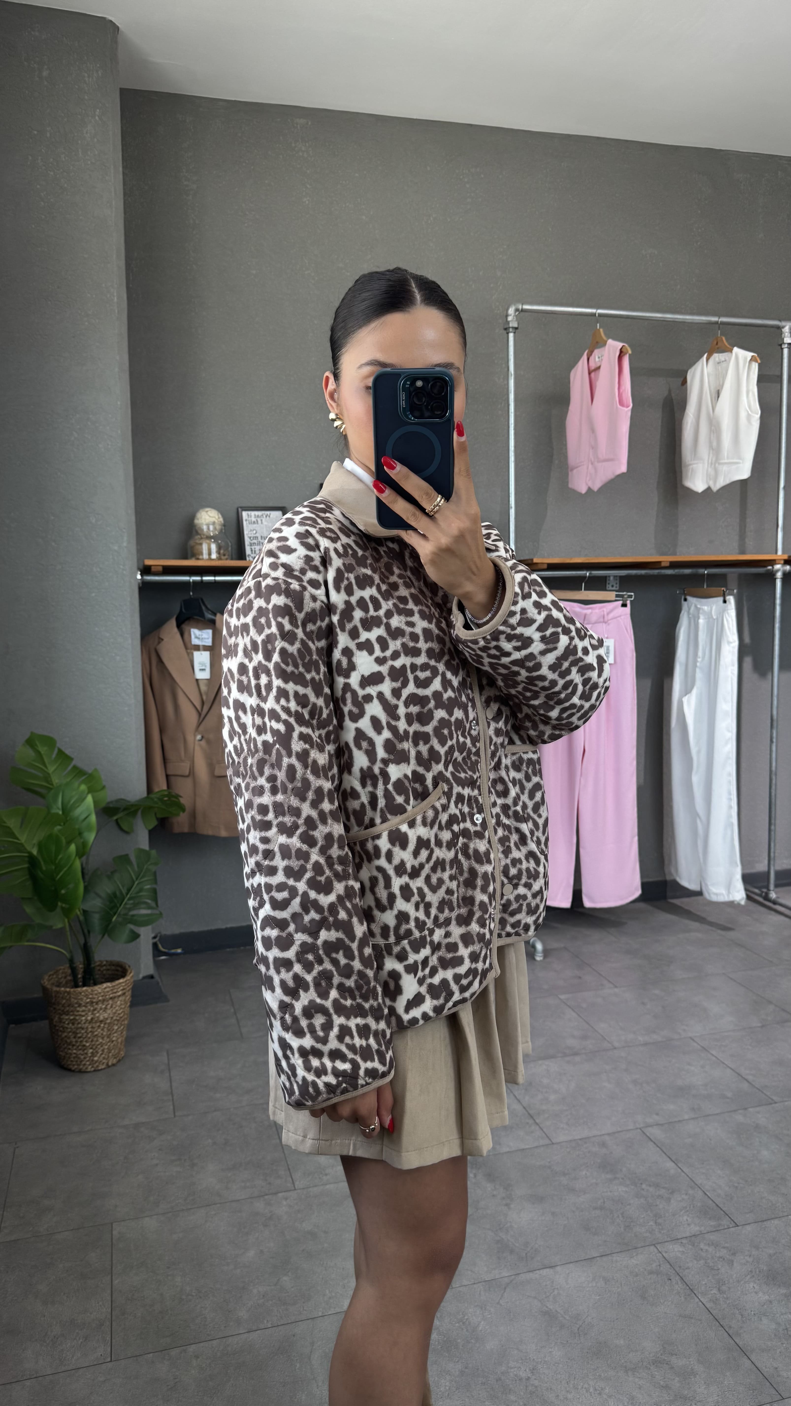 Leopar Desenli Süet Yaka Kapitone Ceket
