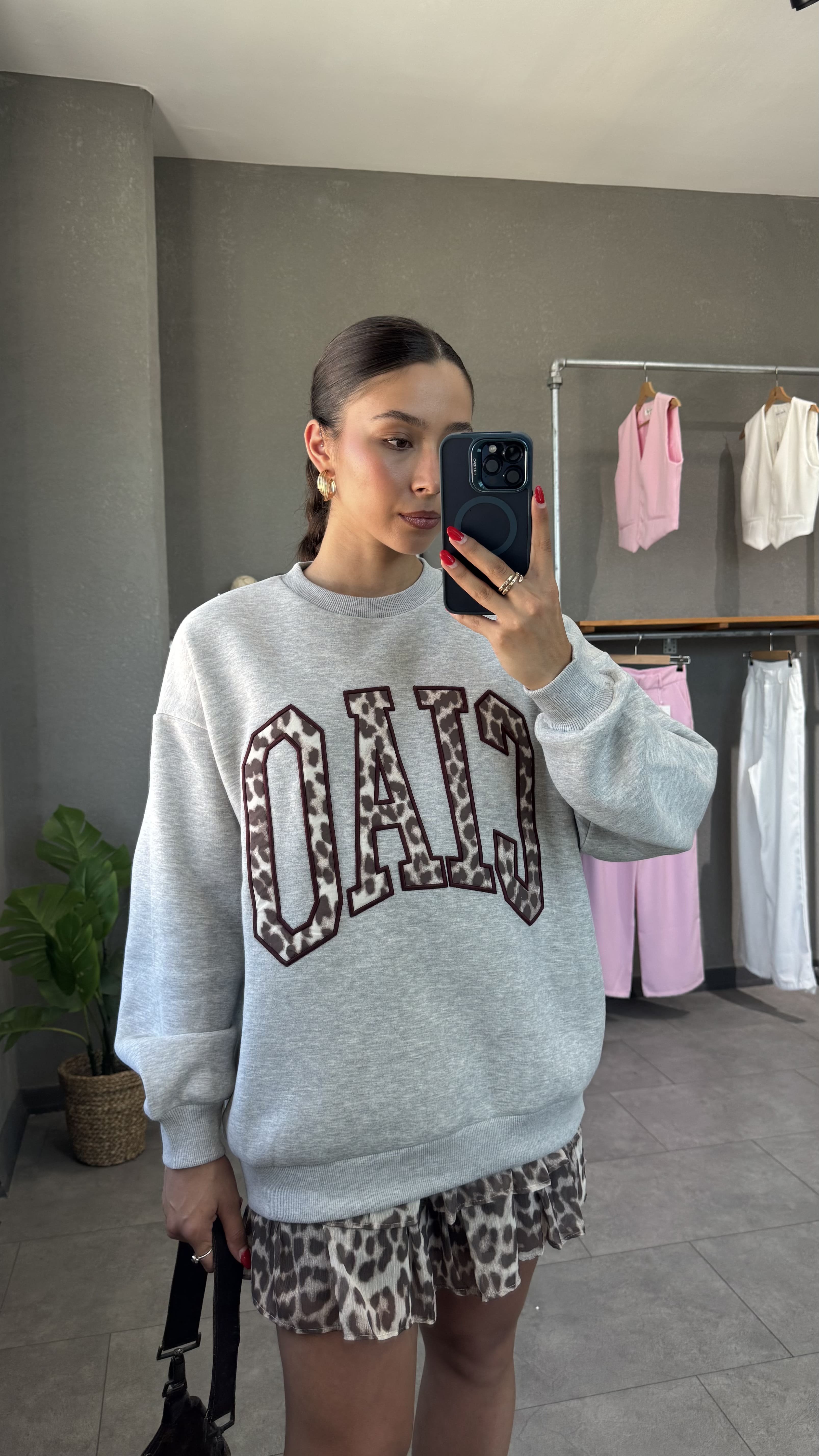 Nakış Detaylı Şardonlu Oversize Sweat