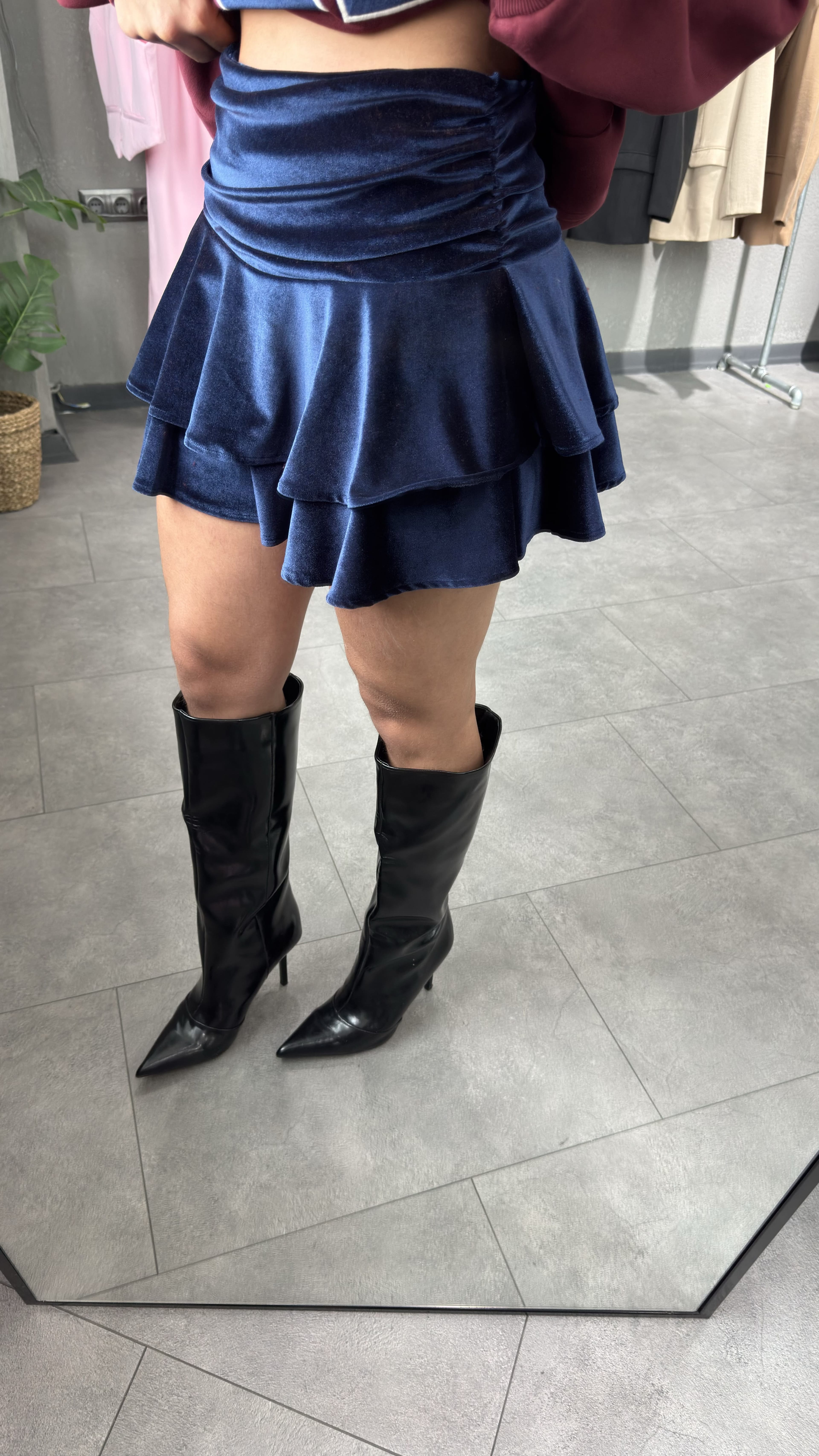 Pileli İçi Şortlu Kadife Mini Etek