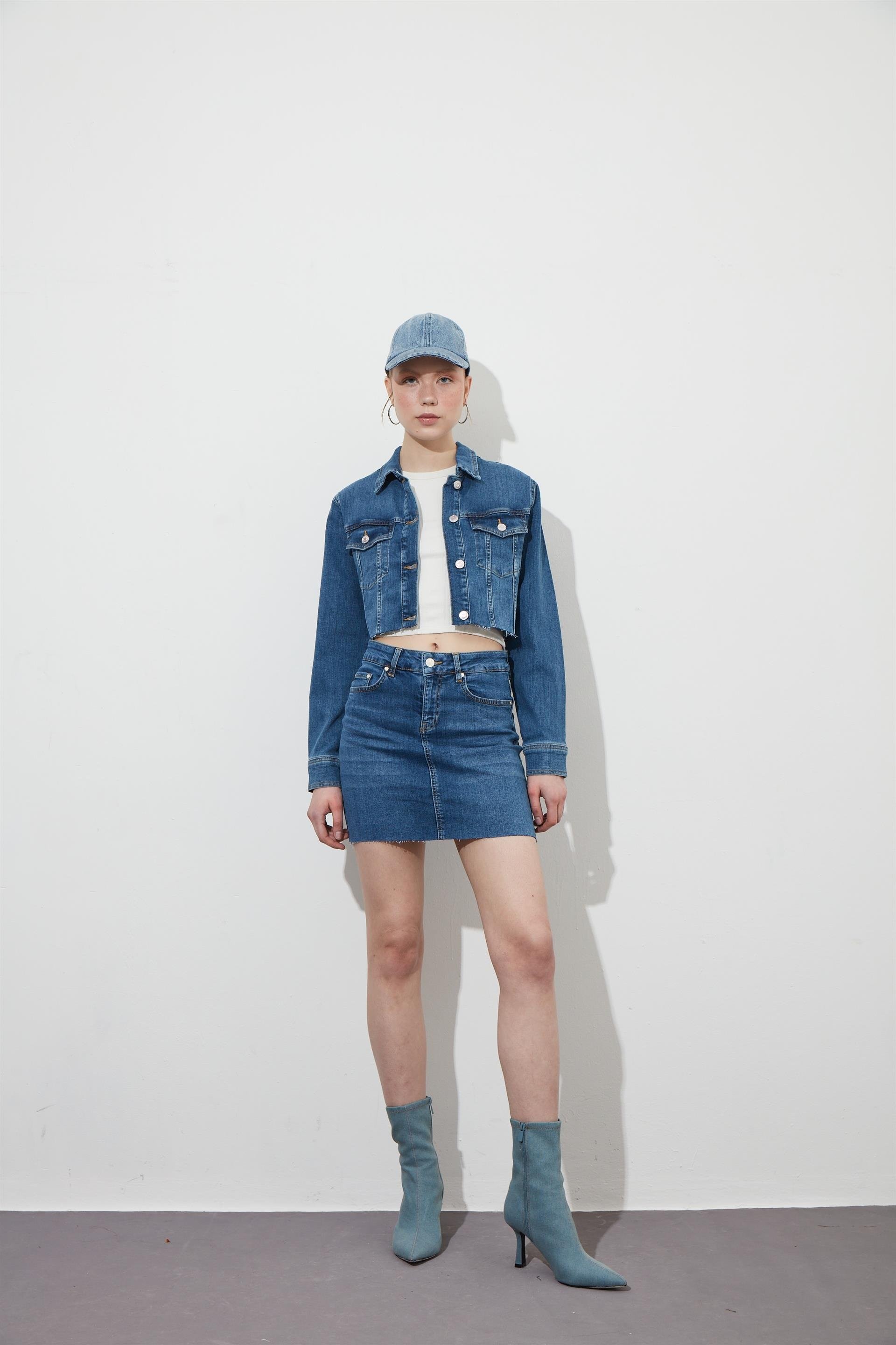 Kadın Mavi Denim Uzun Kollu Crop Ceket