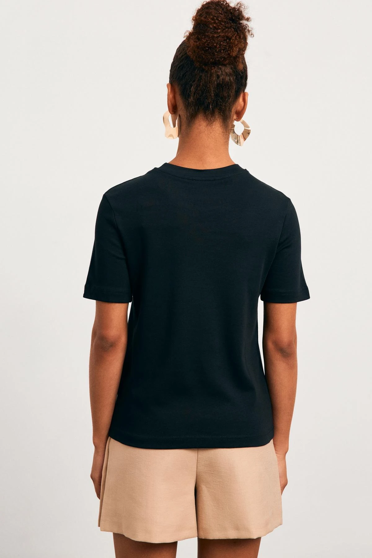 Bisiklet Yaka Siyah Kadın Tişört