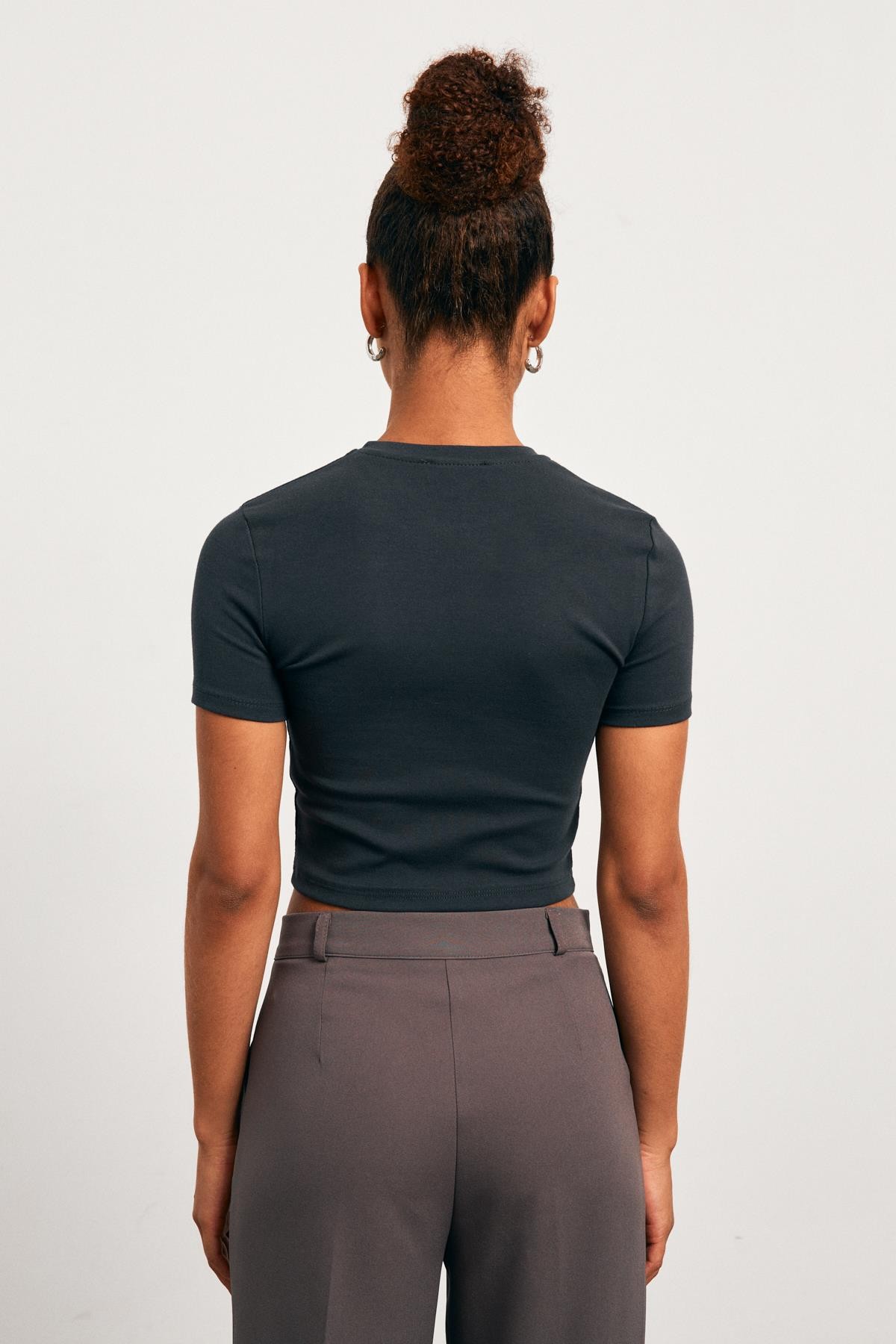 Bisiklet Yaka Crop Antrasit Kadın T-shirt