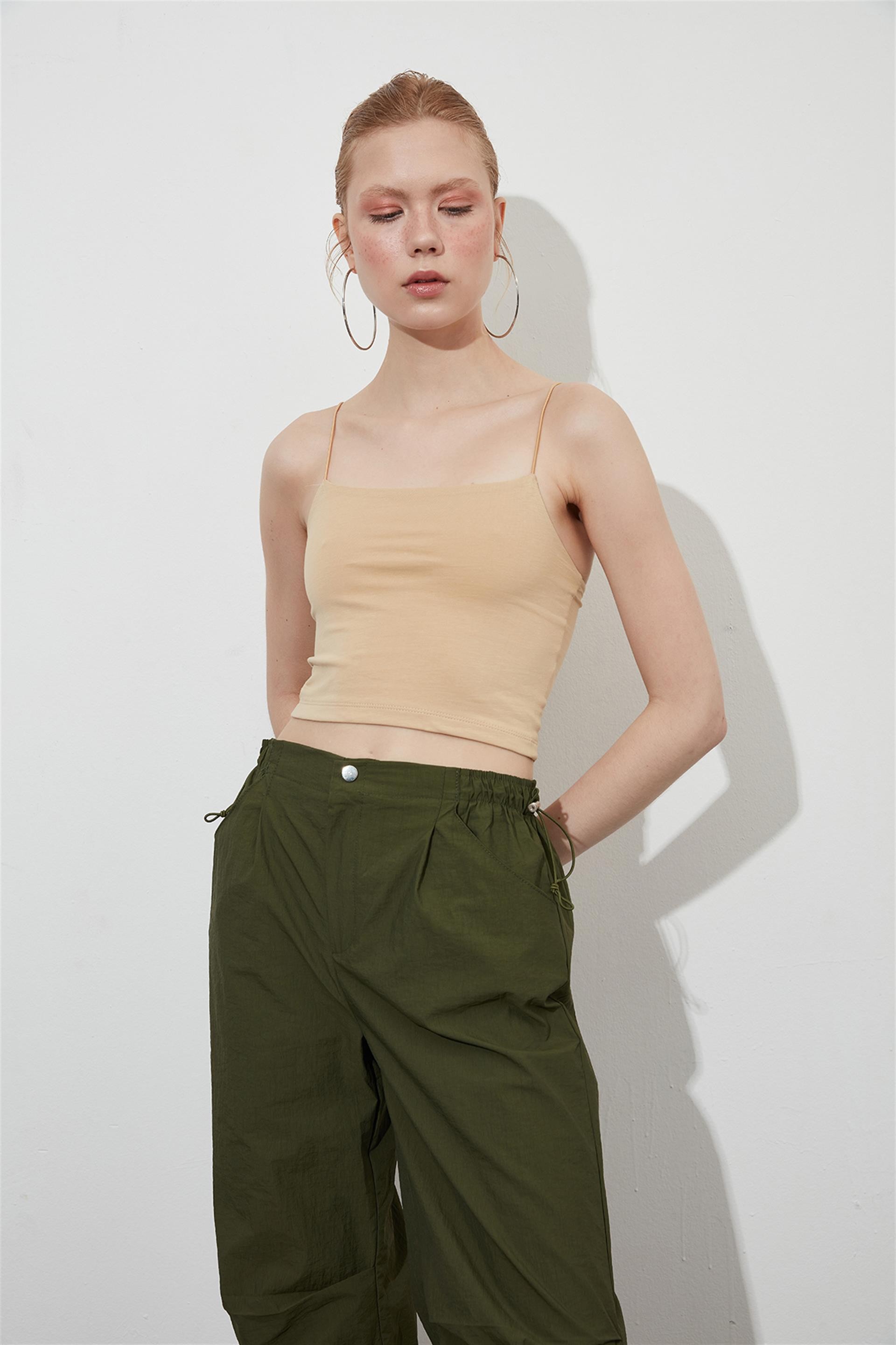 İp Askılı Krem Crop Top