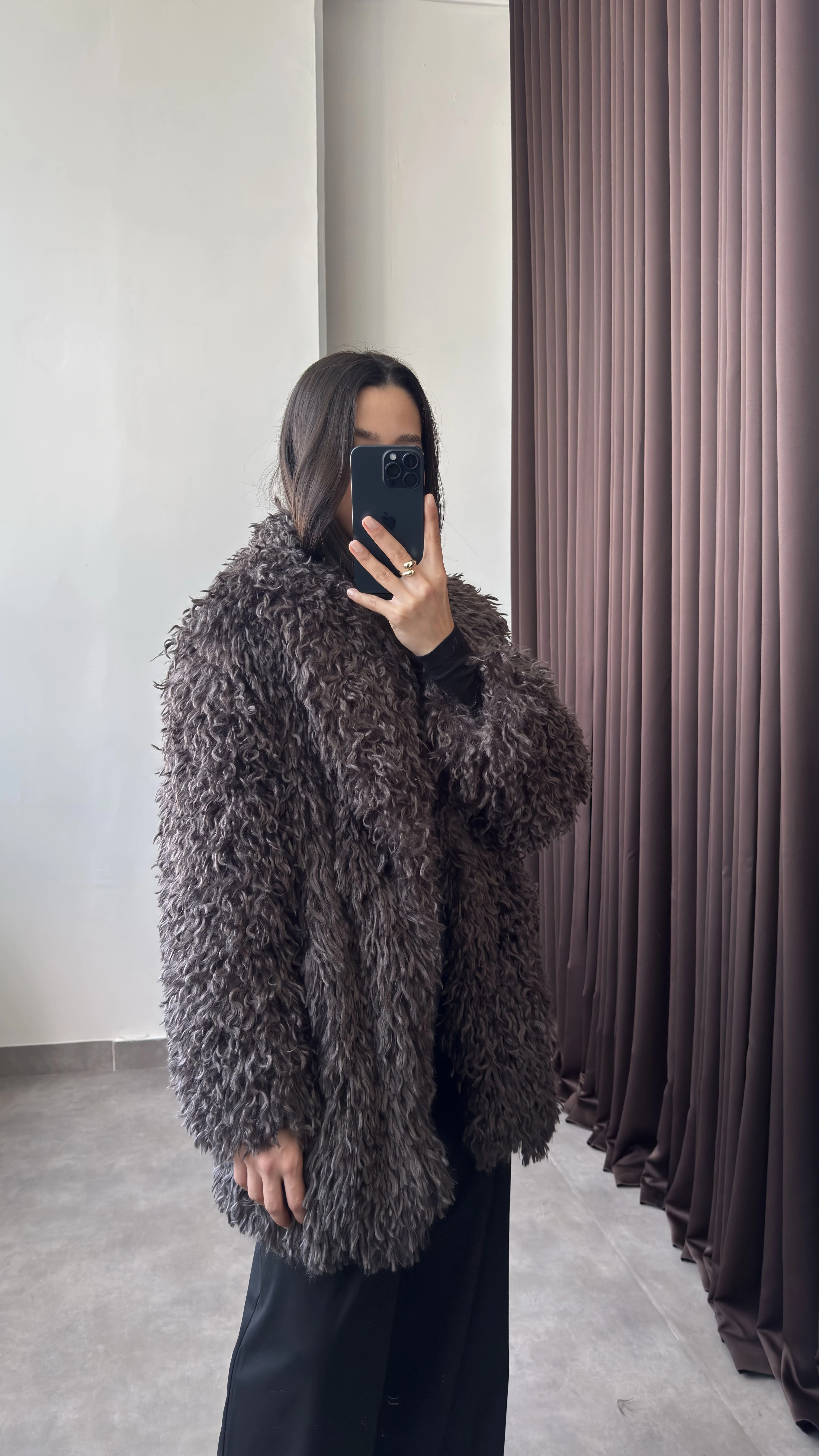 Kıvırcık Tüylü Uzun Acı Kahve Kadın Kürk