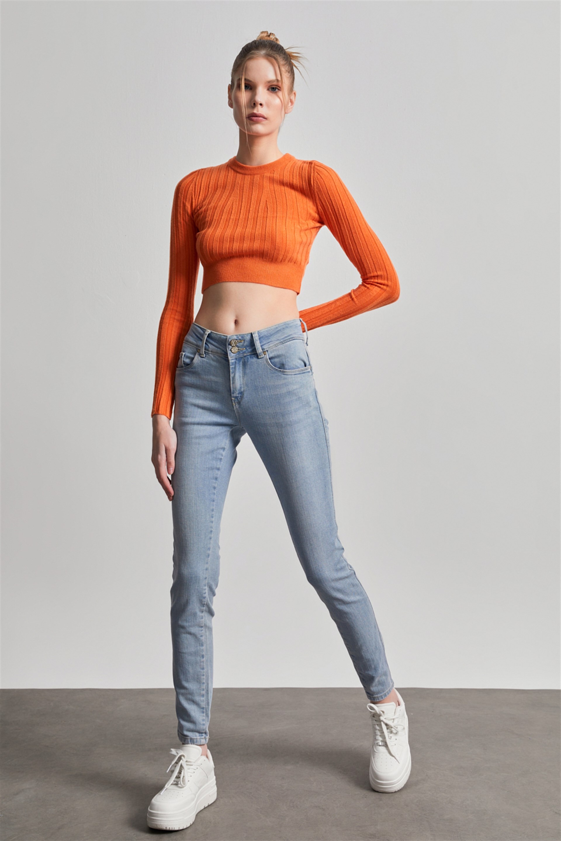 Kadın Buz Mavi Orta Bel Beli Taşlı Kemerli Skinny Jean