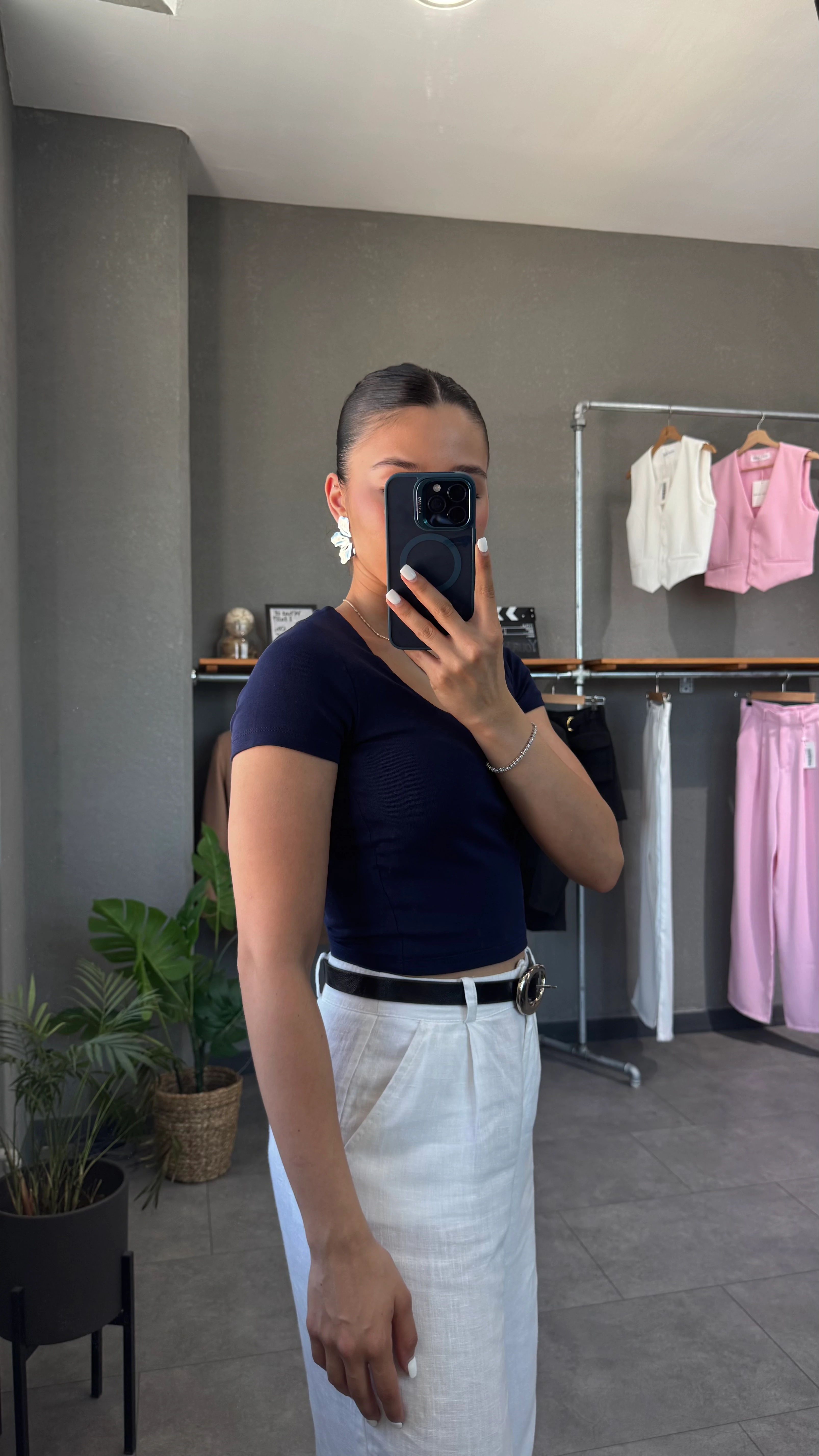 Kare Yaka Lacivert Kadın Tişört