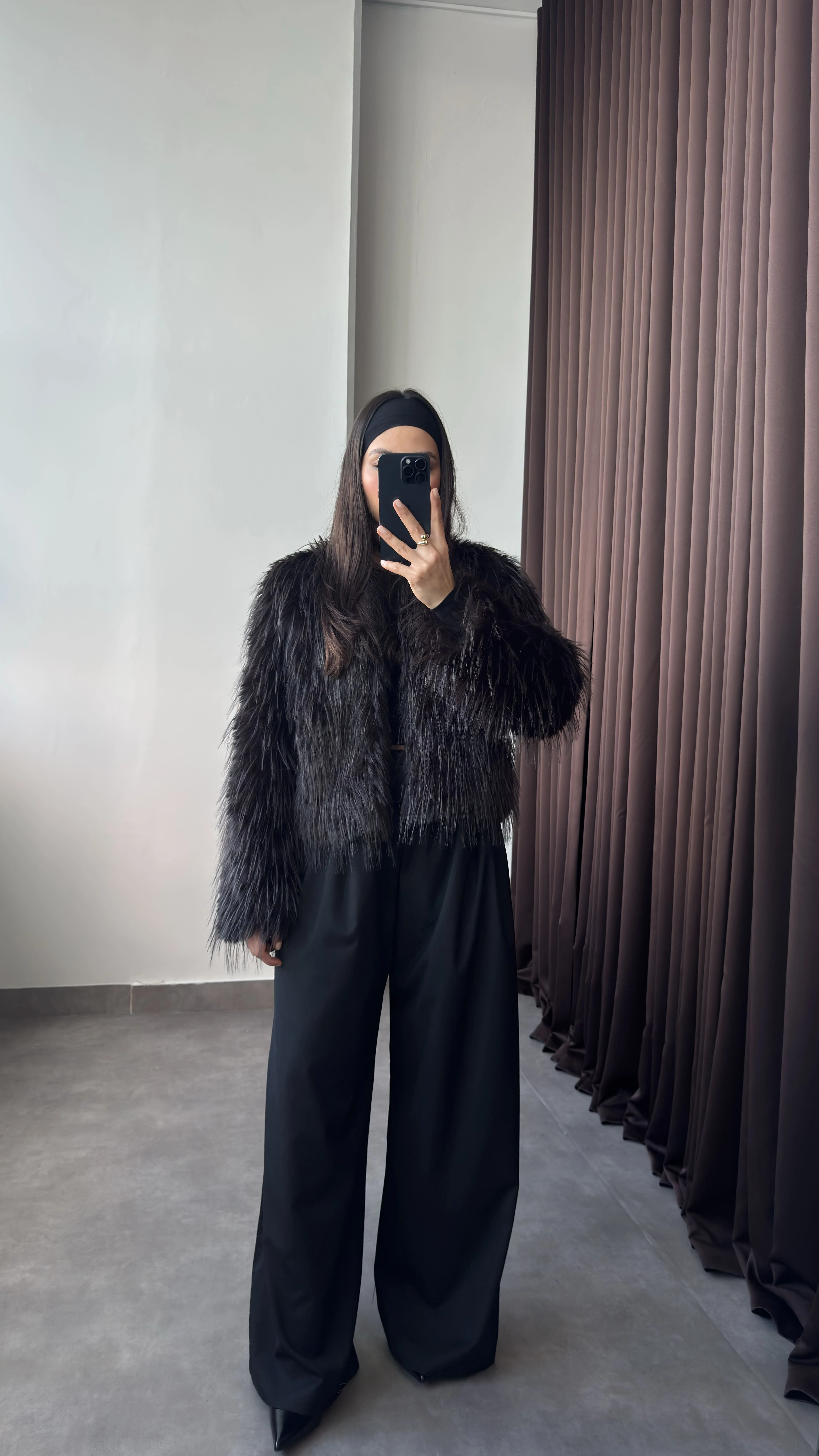 Siyah Uzun Tüylü Kadın Kürk