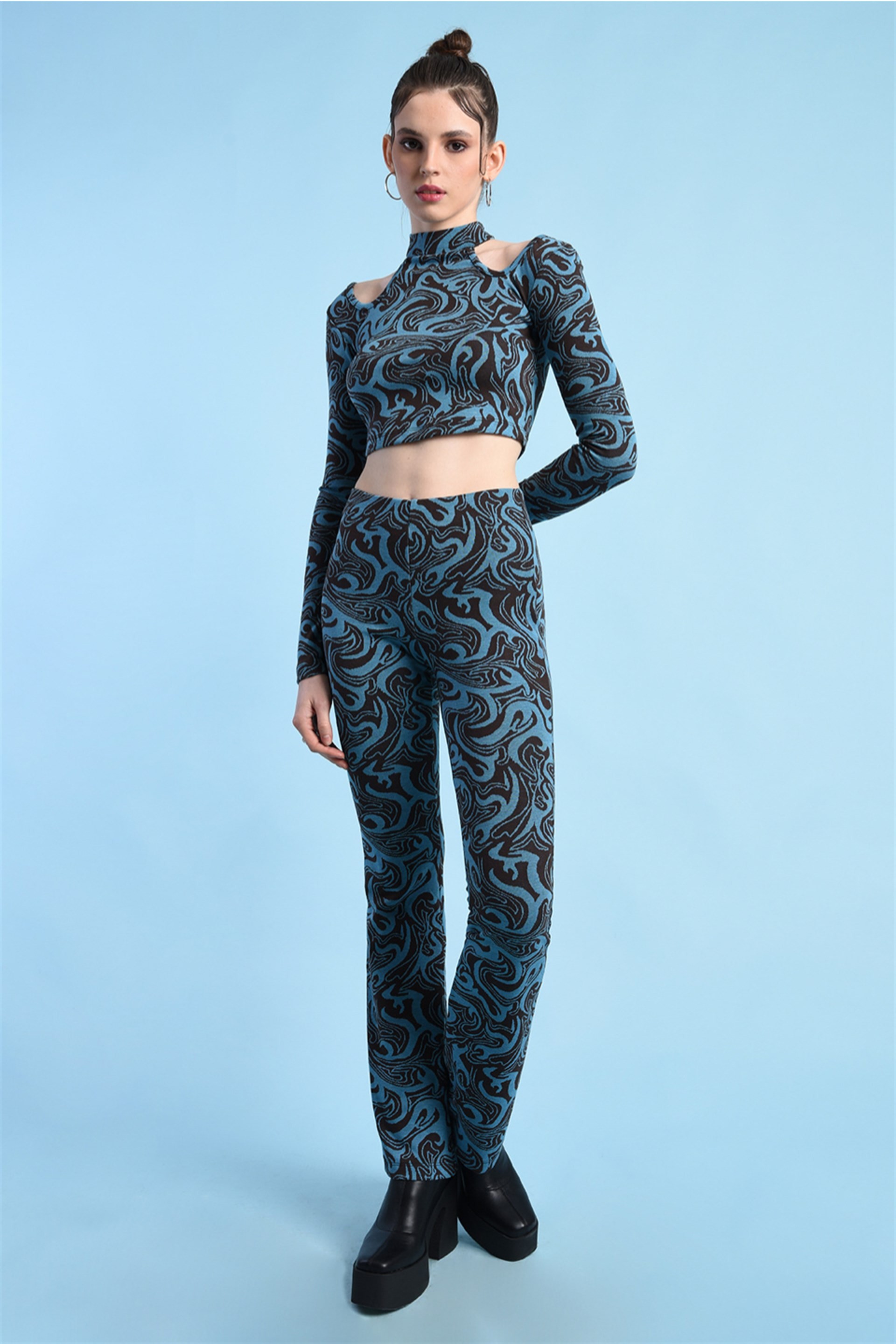 Kadın Uzun Kollu Omuz Dekolte Detaylı Pixe Crop Top Bluz