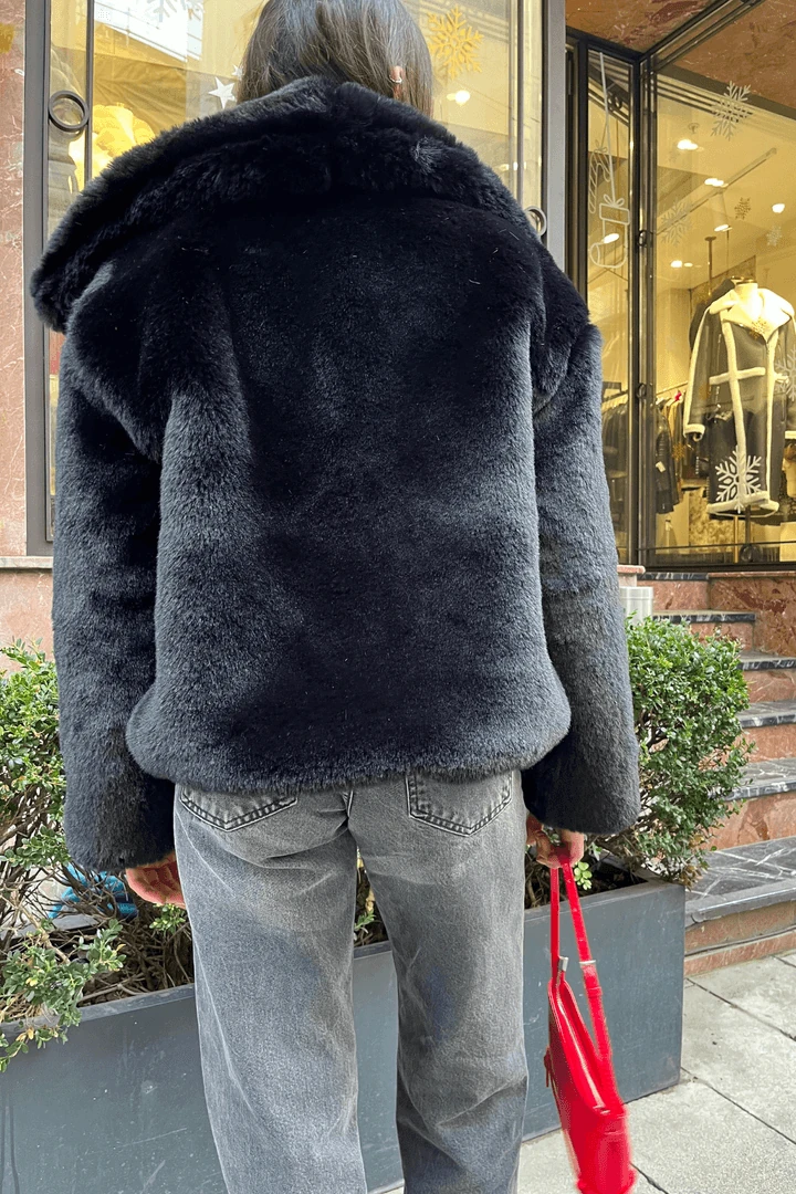 İçi Astarlı Siyah Kadın Kürk