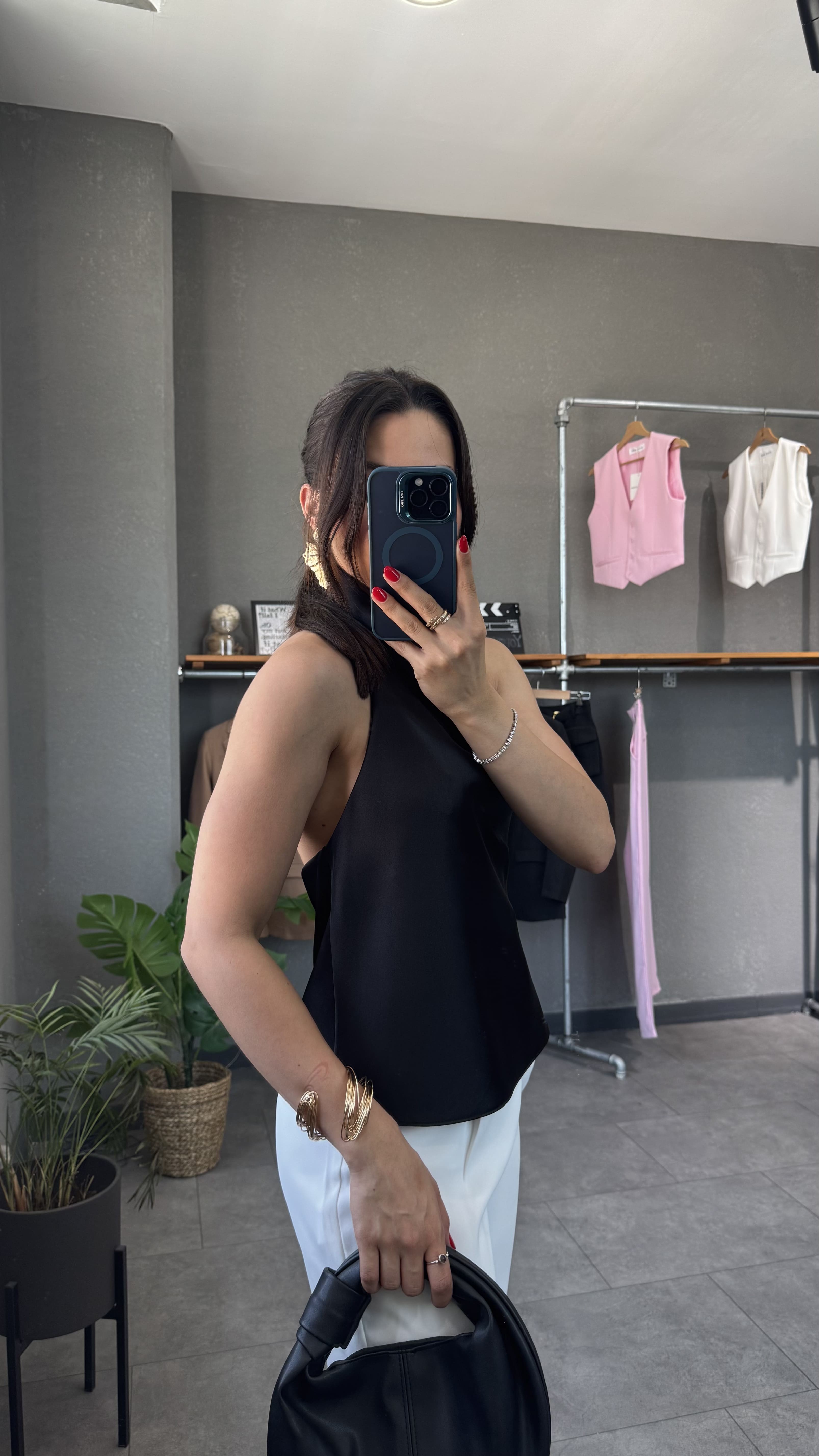 Halter Yaka Sırt Dekolteli Saten Bluz