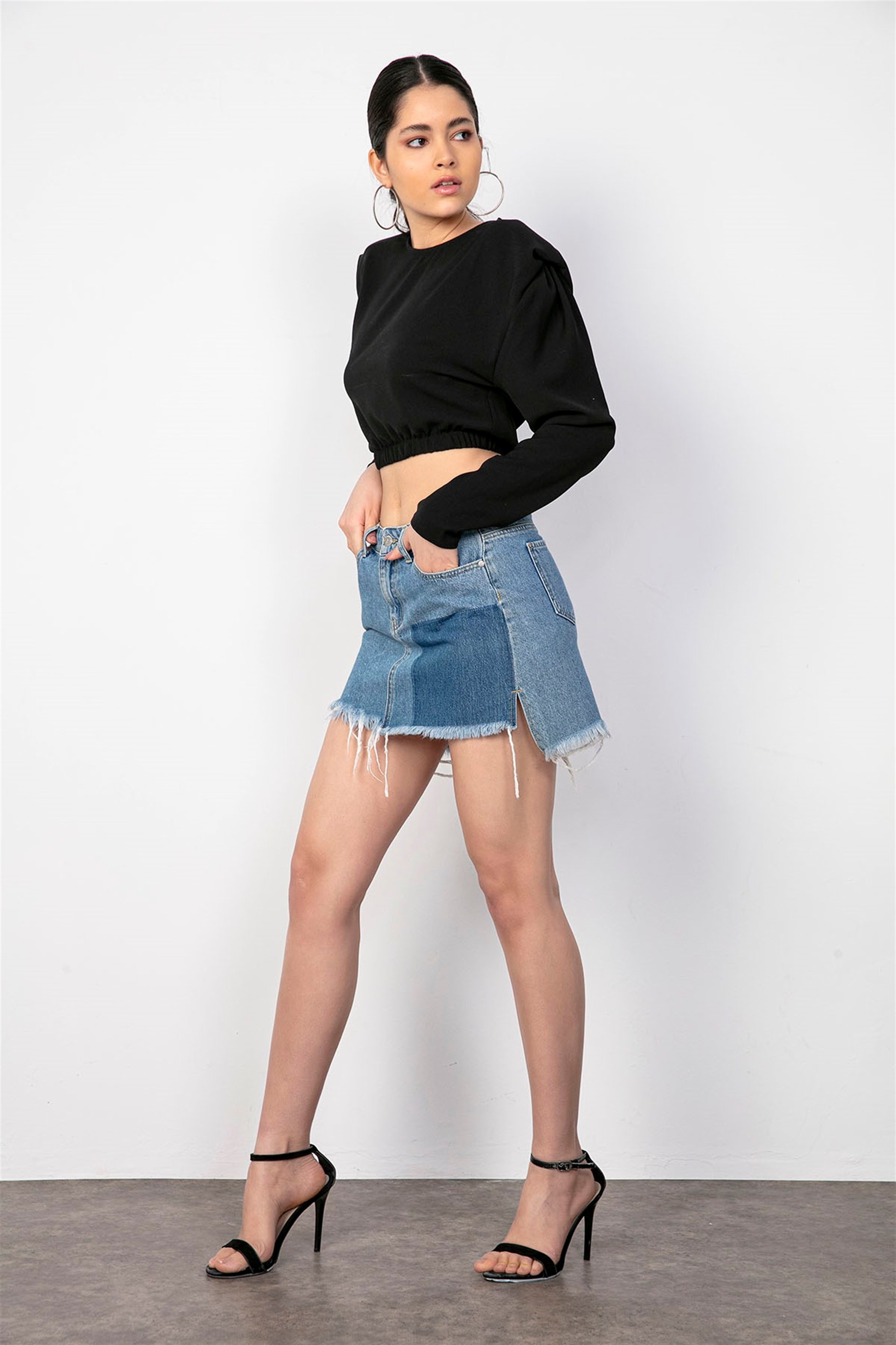 Siyah Crop Vatkalı Bluz