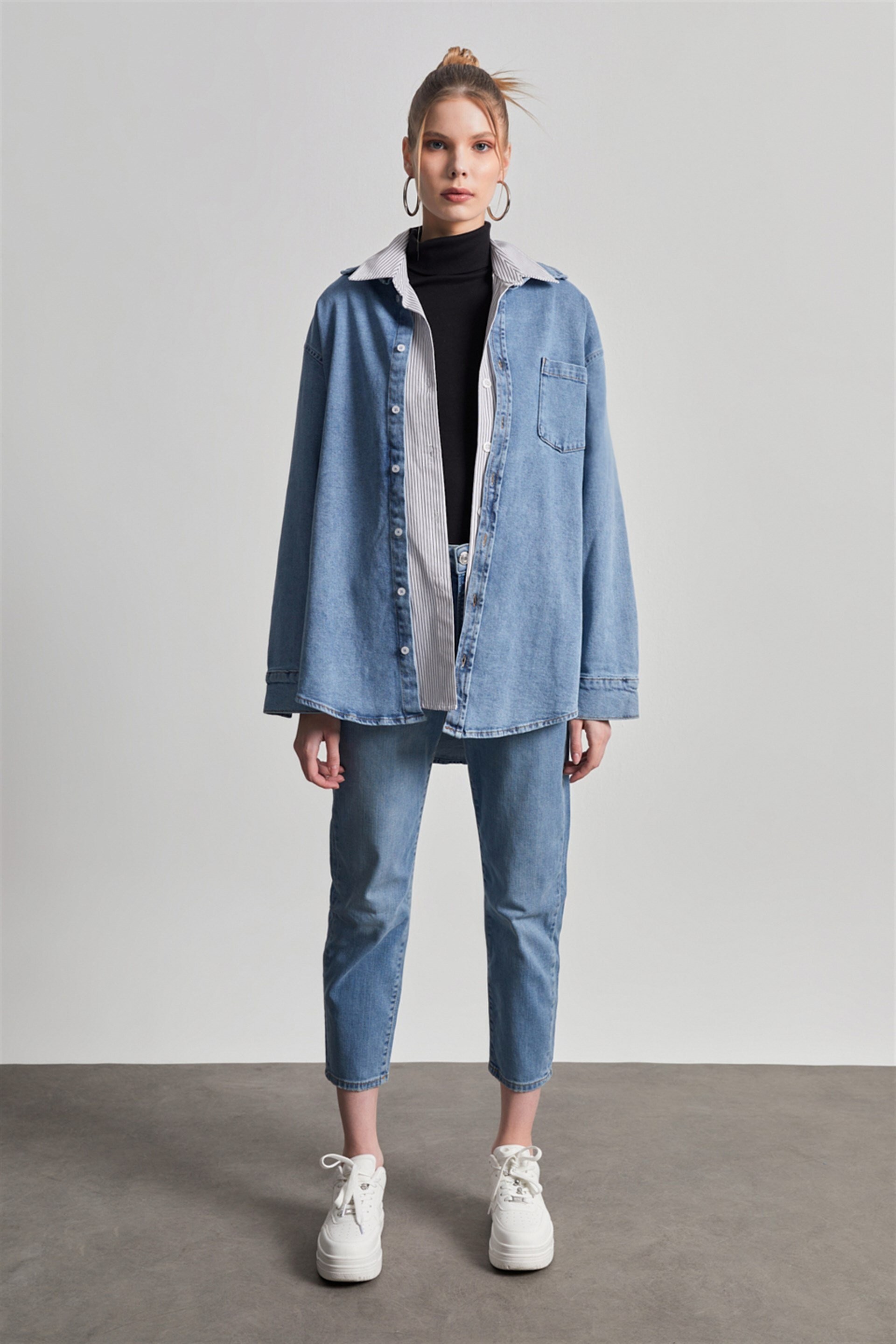 Kadın Mavi Oversize Uzun Kol Denim Gömlek