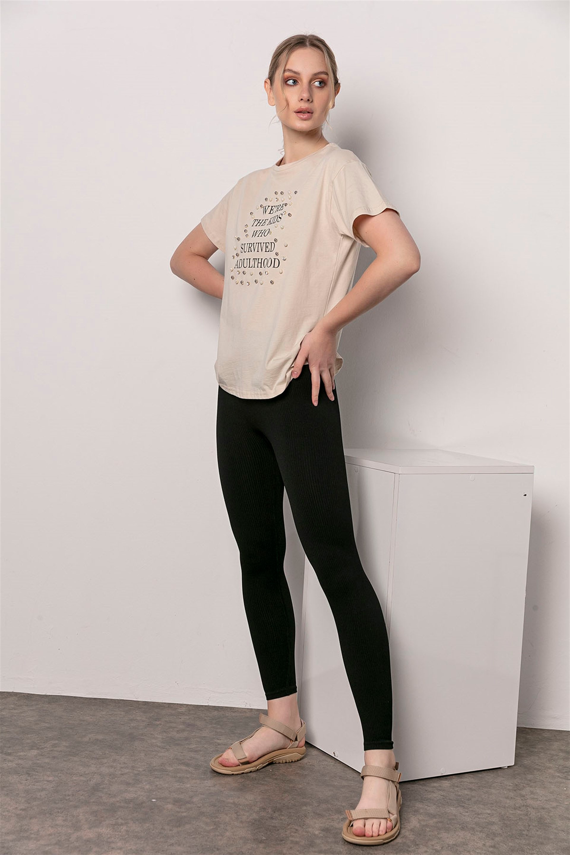 Önü Baskılı Taşlı Bej T-shirt