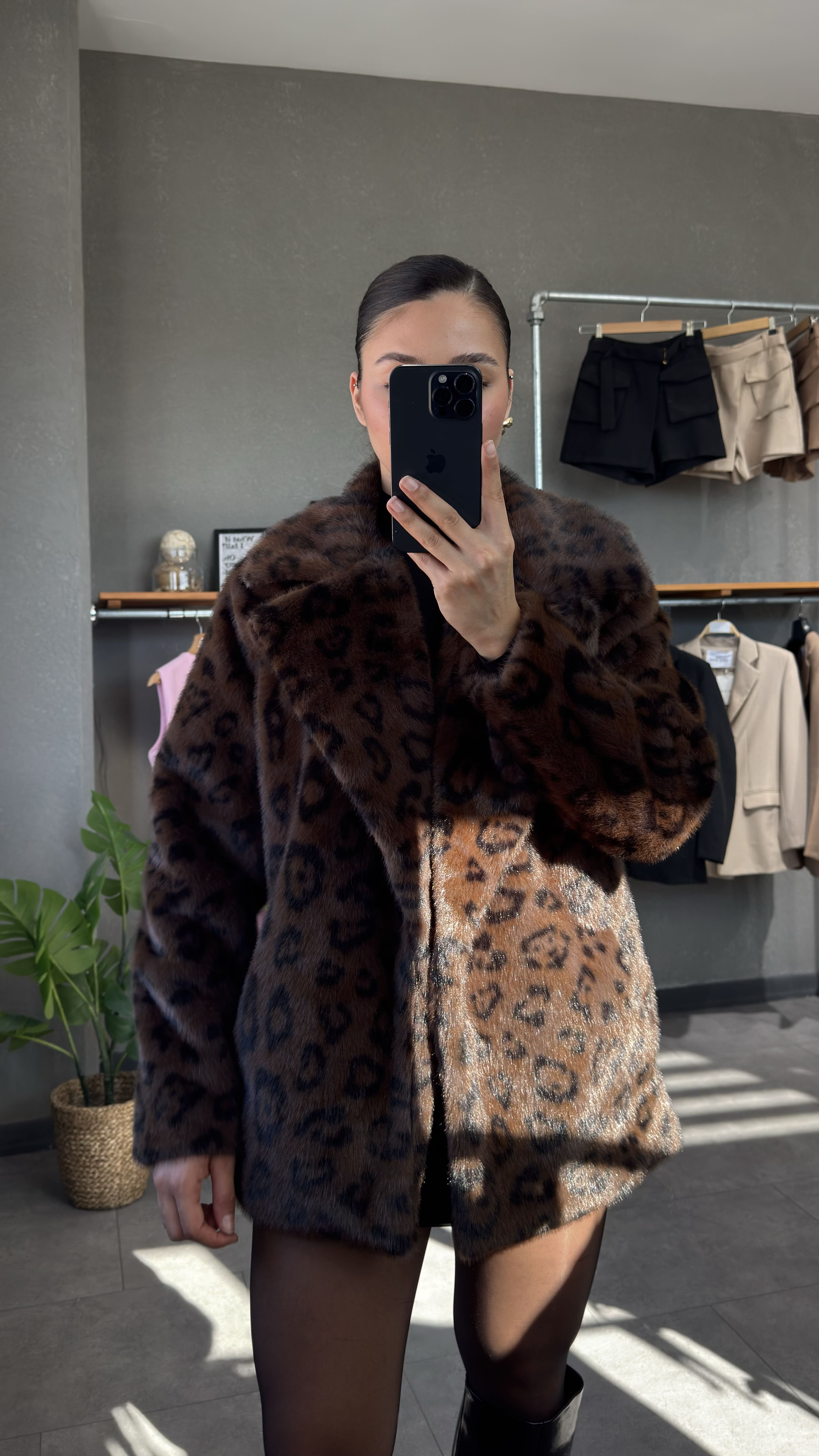 Kruvaze Yaka Leopar Desenli Kürk - Kahve