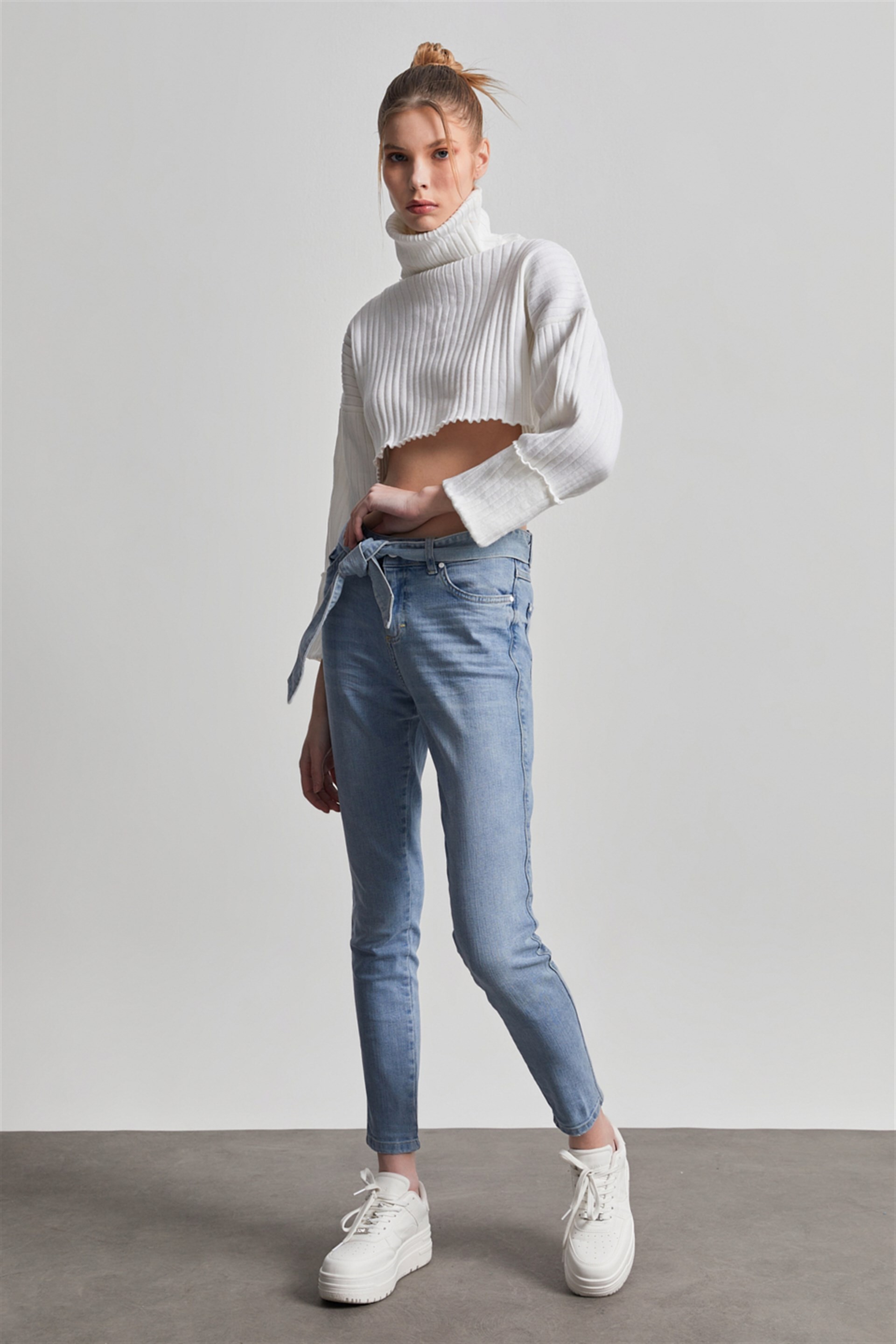 Kadın Buz Mavi Orta Bel Beli Kemerli Skinny Jean