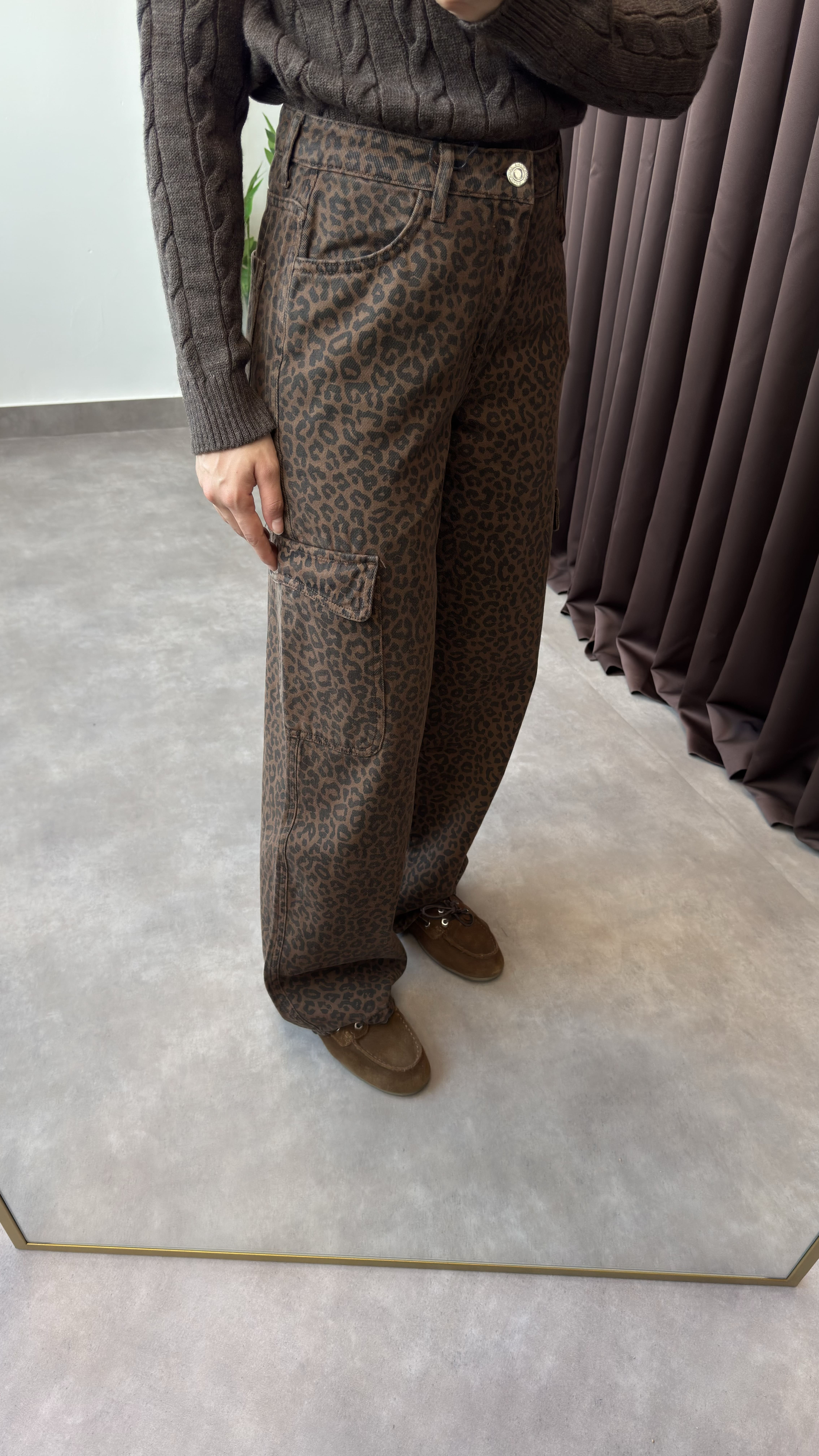 Yüksek Bel Leopar Desenli Bol Kesim Kahve Kargo Cepli Jean