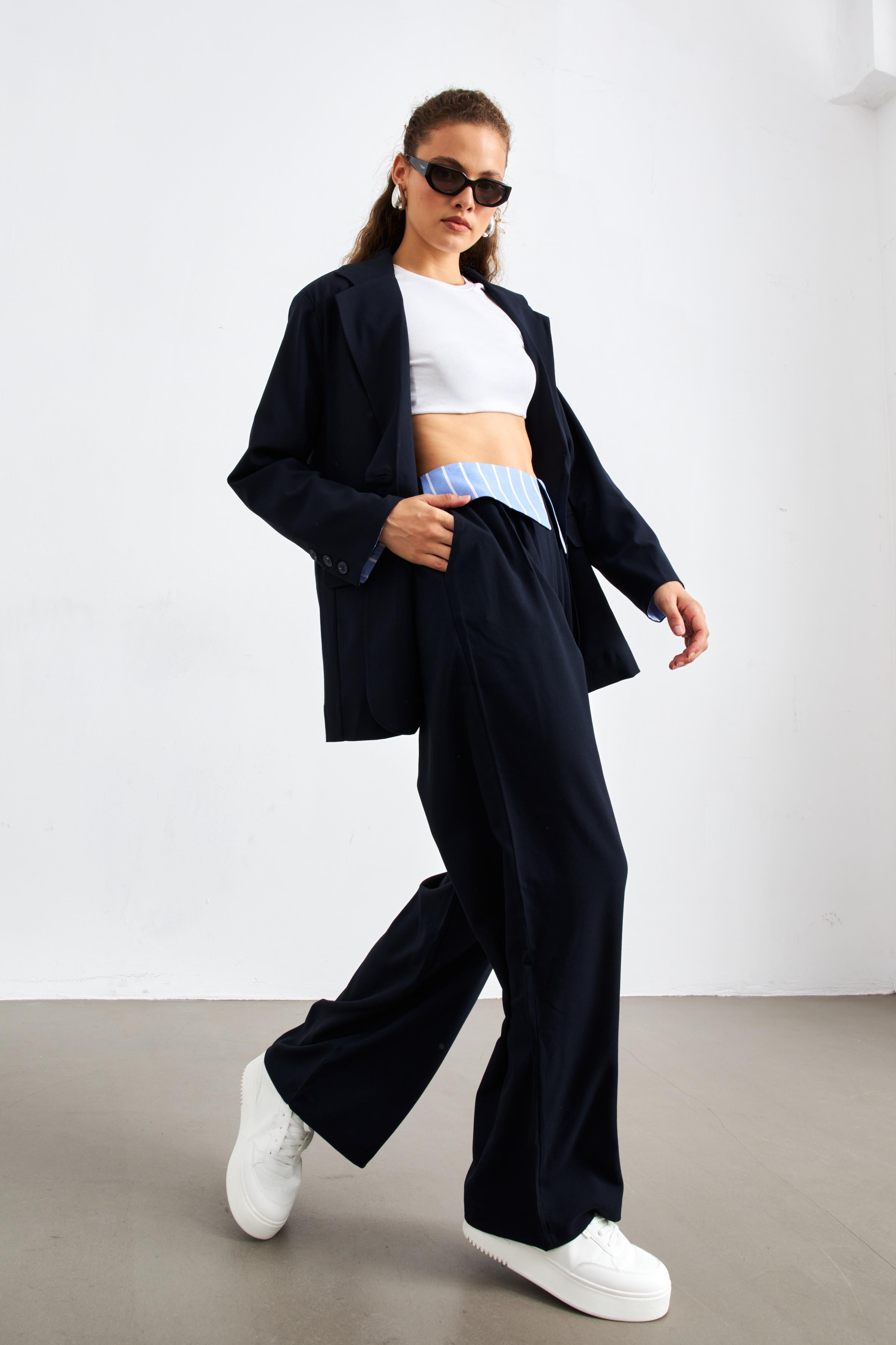 Oversize Astarı Çizgili Sırt Detaylı Lacivert Kadın Blazer Ceket
